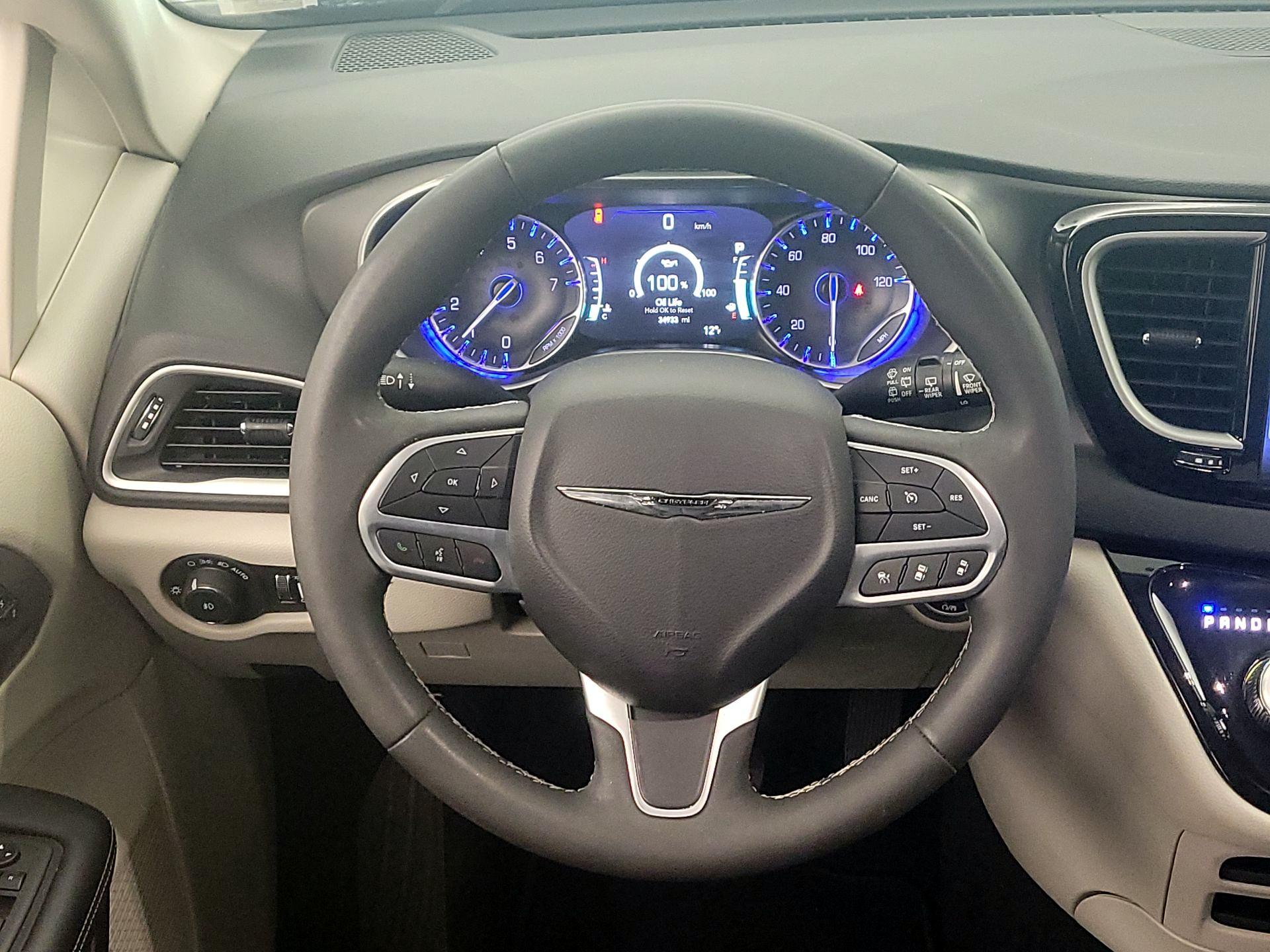 Thumbnail: 2024 Chrysler Pacifica - 10