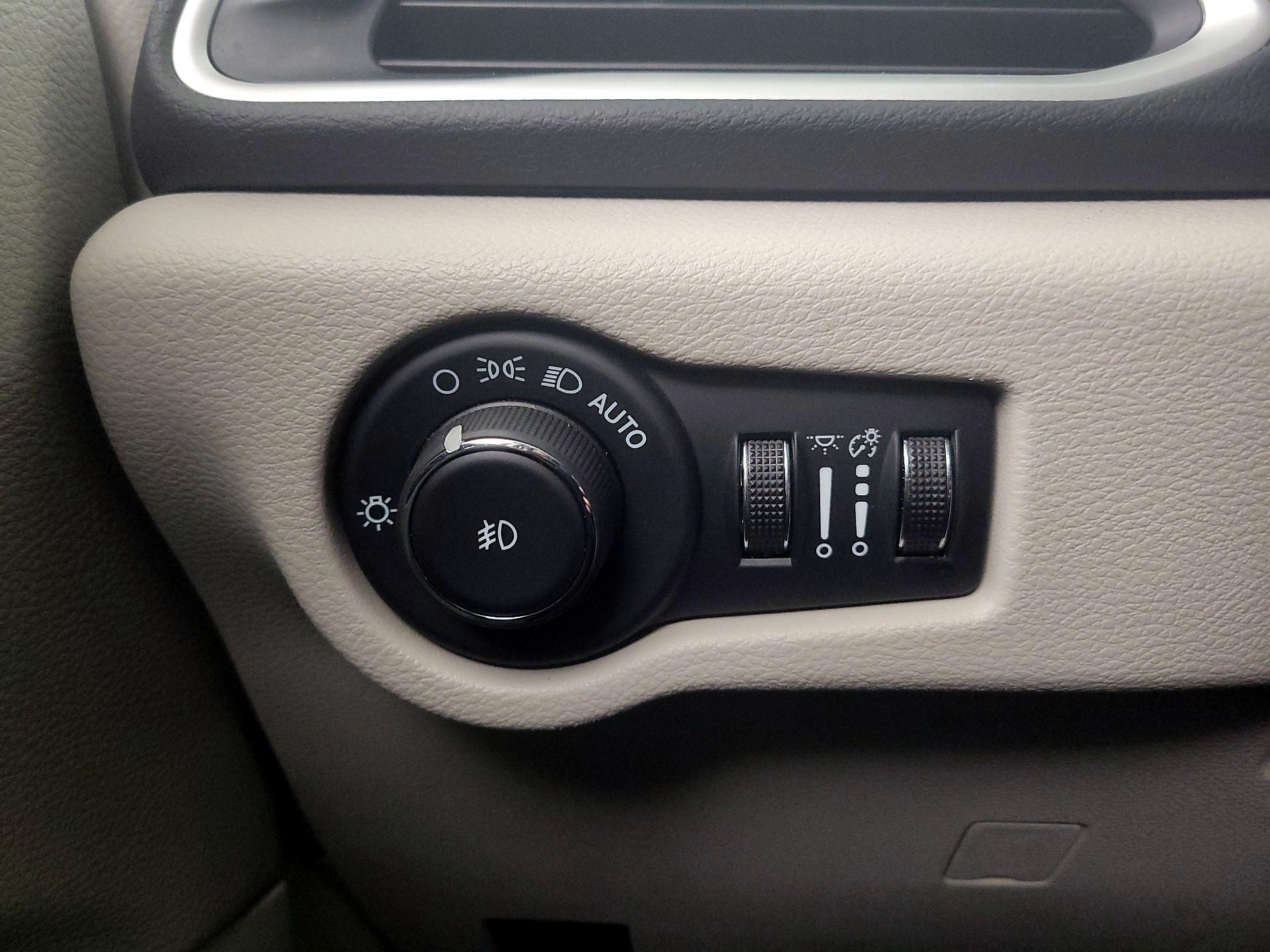 Thumbnail: 2024 Chrysler Pacifica - 13