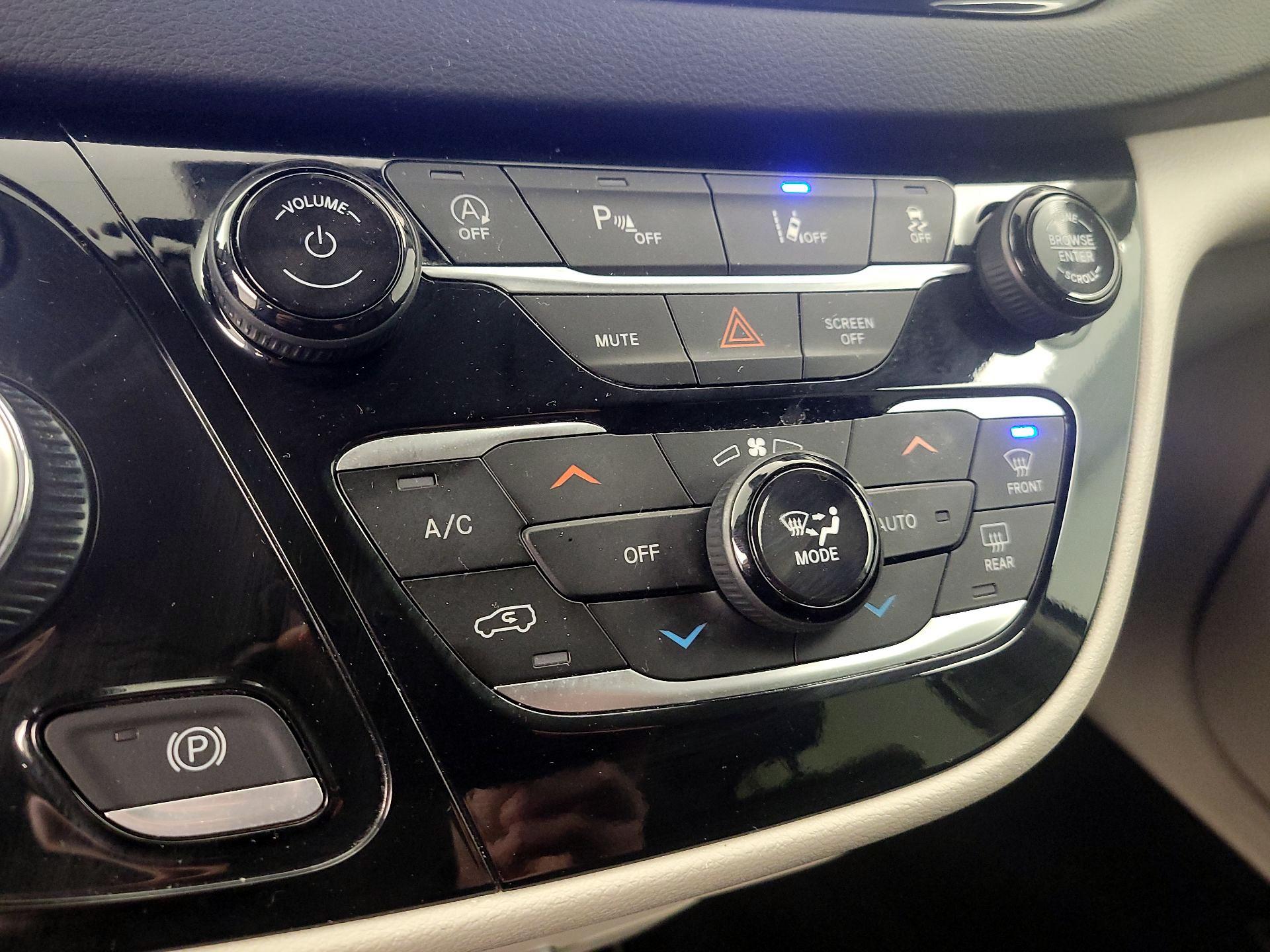 Thumbnail: 2024 Chrysler Pacifica - 16