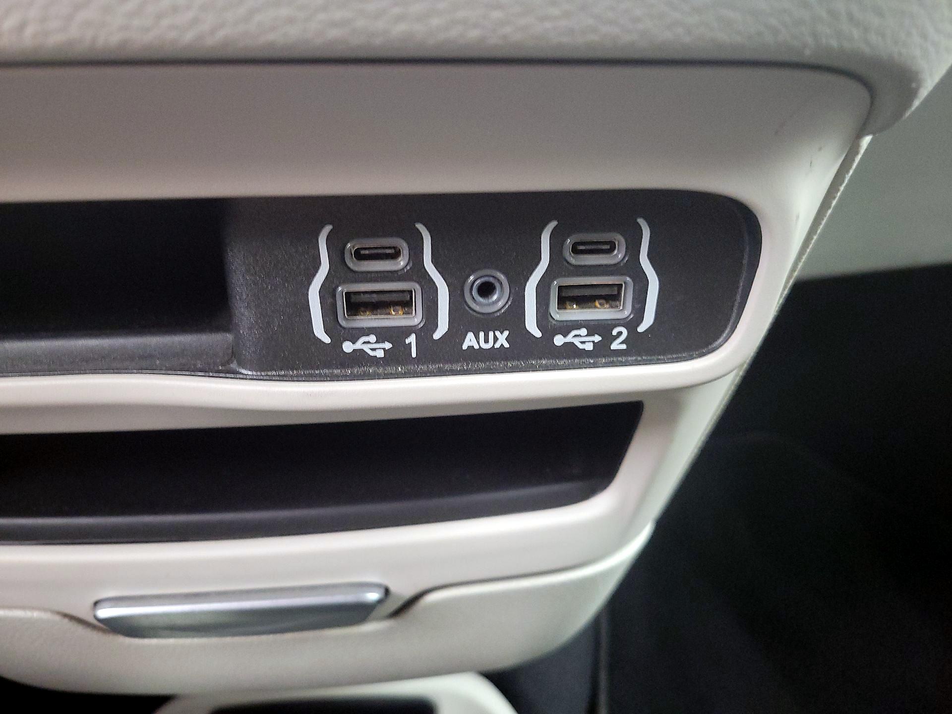 Thumbnail: 2024 Chrysler Pacifica - 18