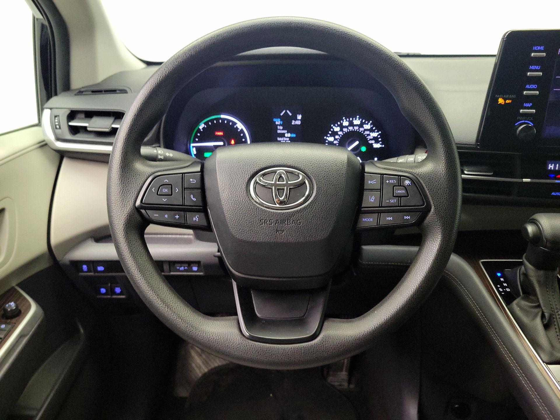 Thumbnail: 2024 Toyota Sienna - 10