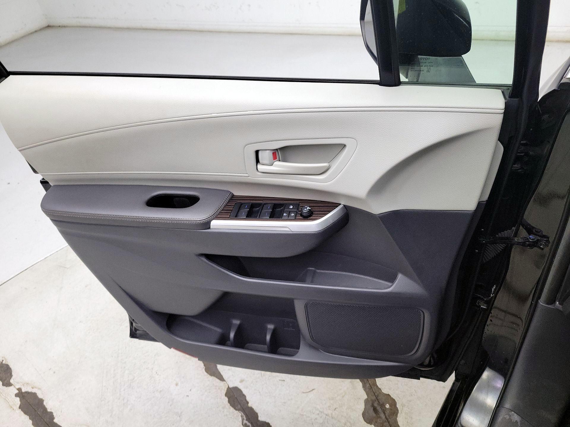 Thumbnail: 2024 Toyota Sienna - 12