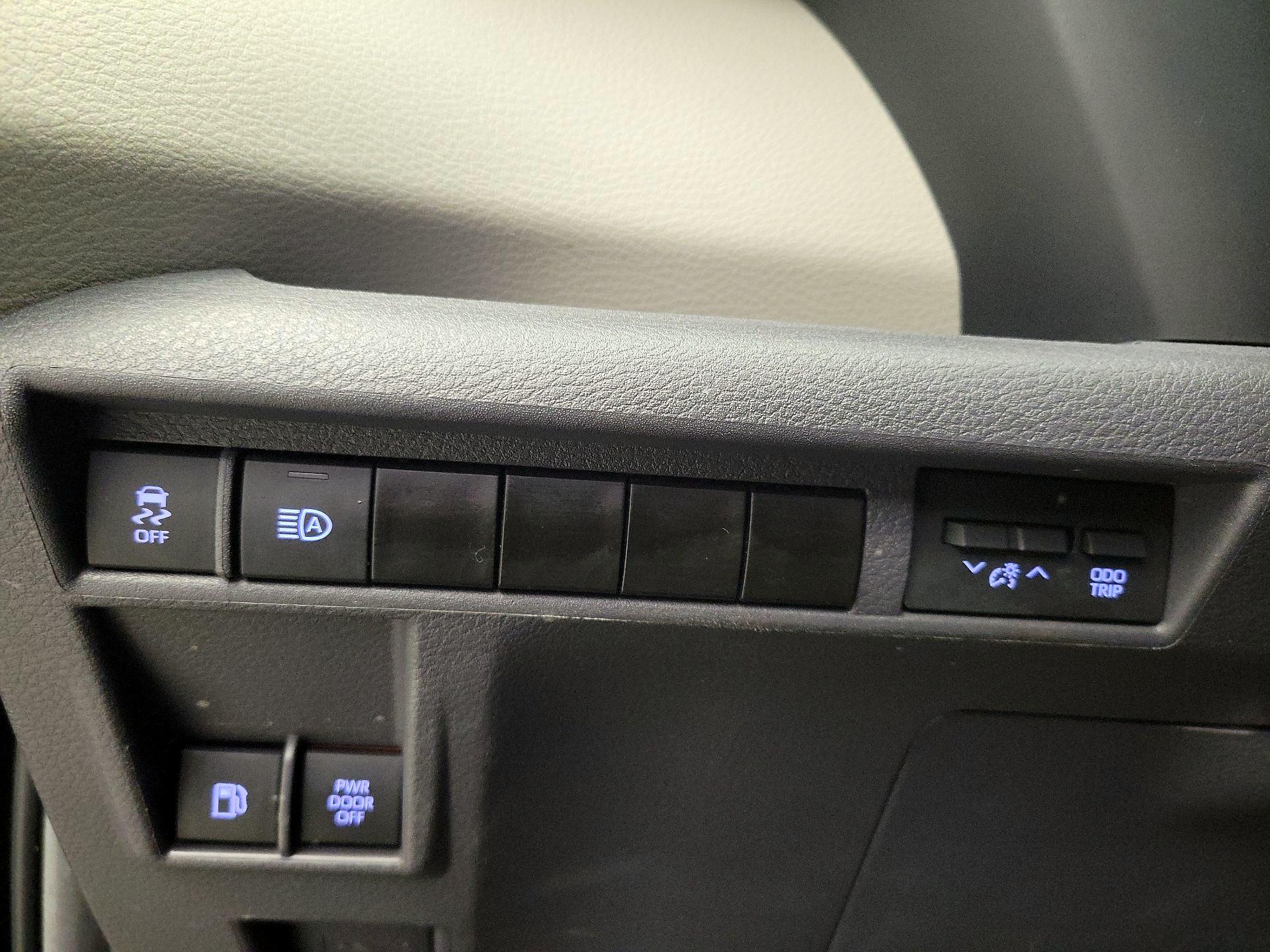 Thumbnail: 2024 Toyota Sienna - 13