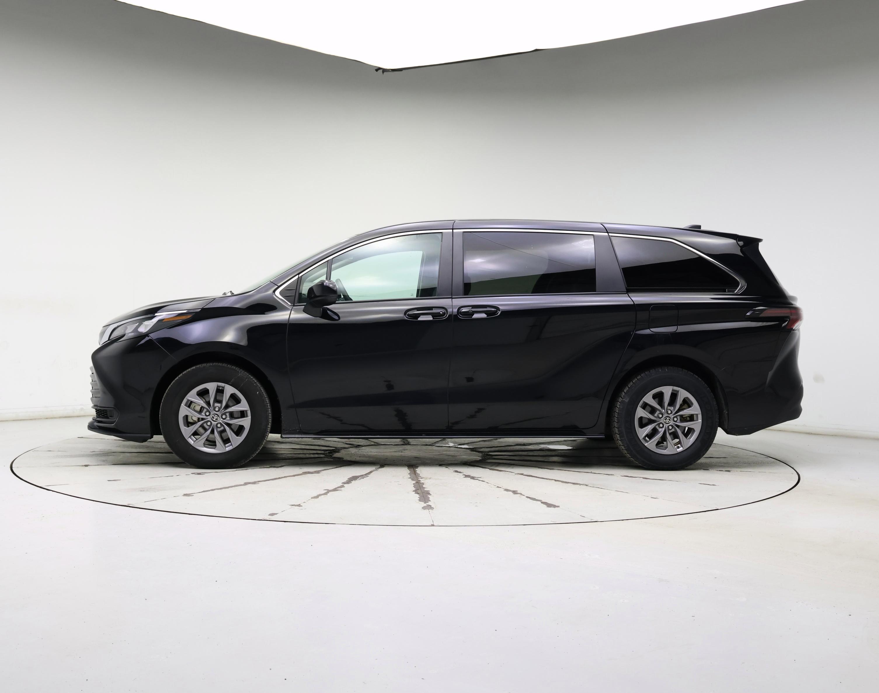 Thumbnail: 2024 Toyota Sienna - 3