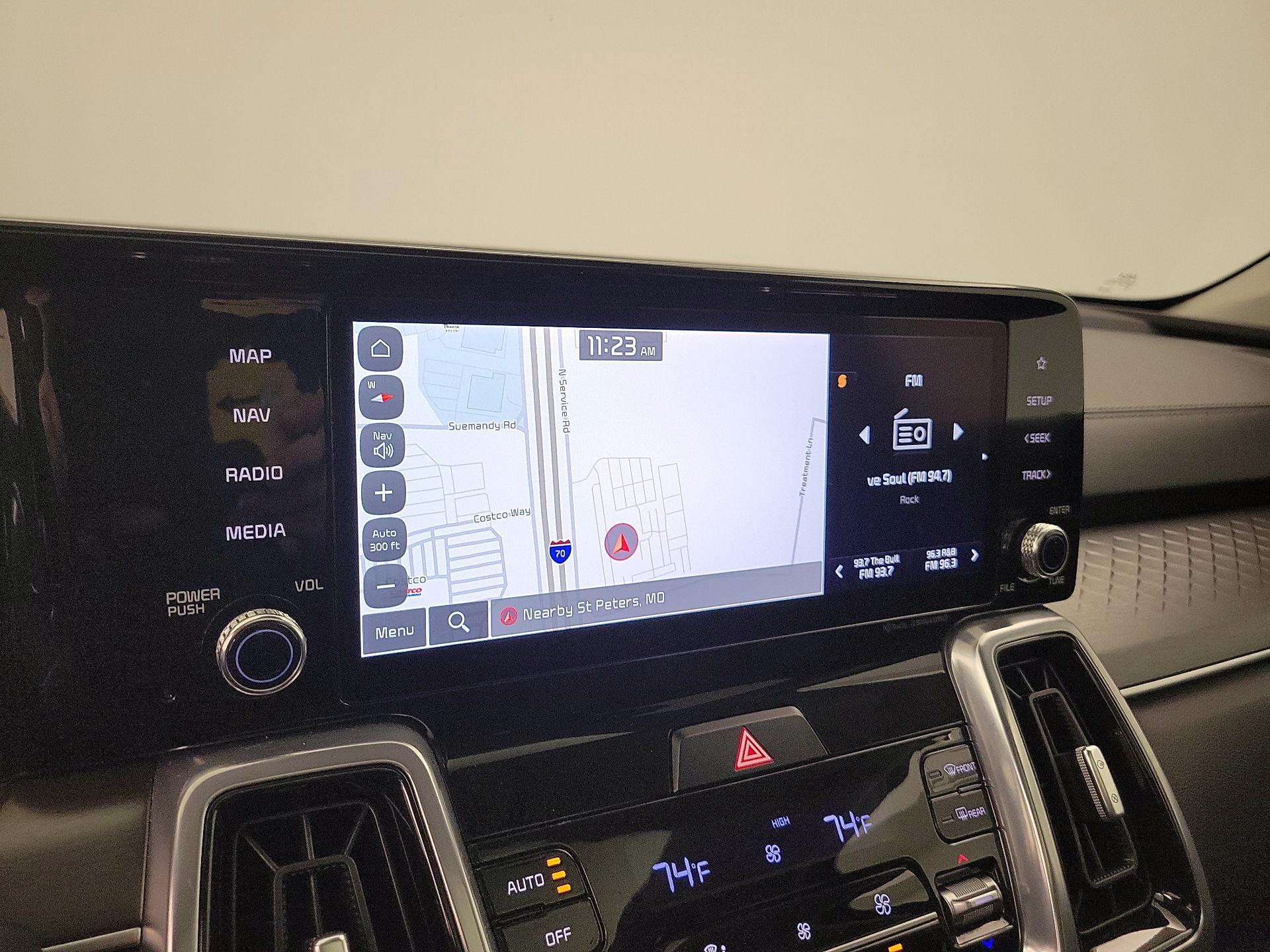 Thumbnail: 2023 Kia Sorento - 14