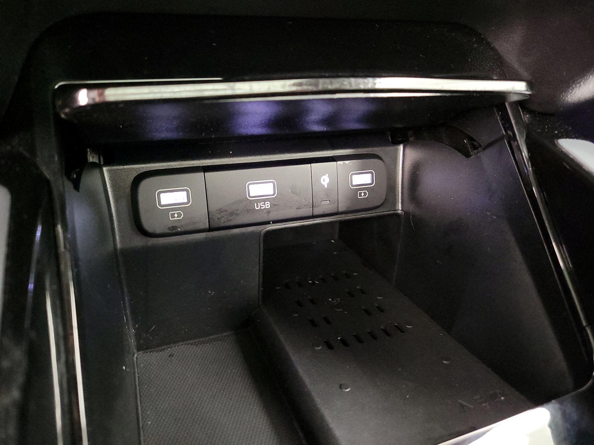 Thumbnail: 2023 Kia Sorento - 19