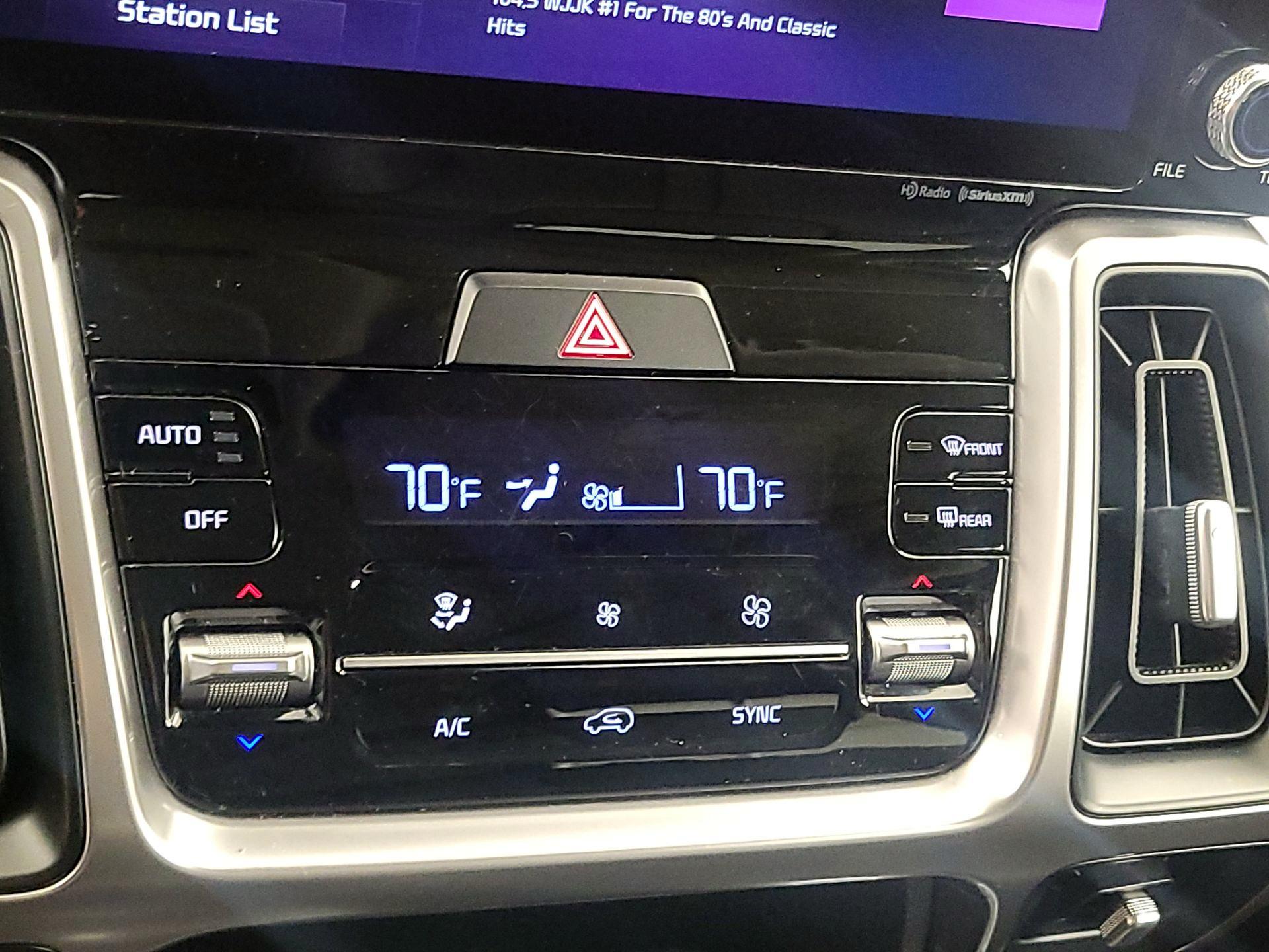 Thumbnail: 2022 Kia Sorento - 17