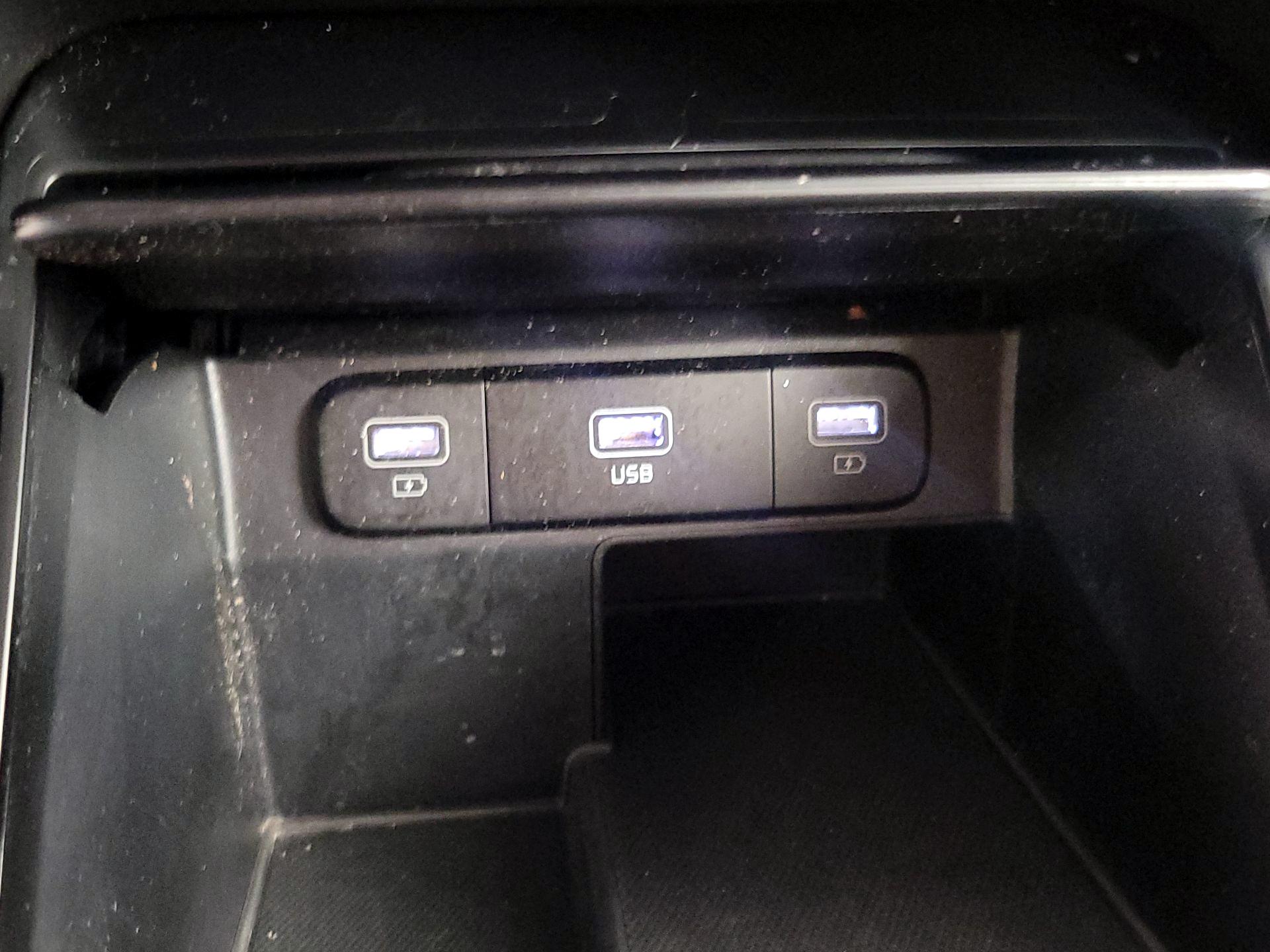 Thumbnail: 2022 Kia Sorento - 19