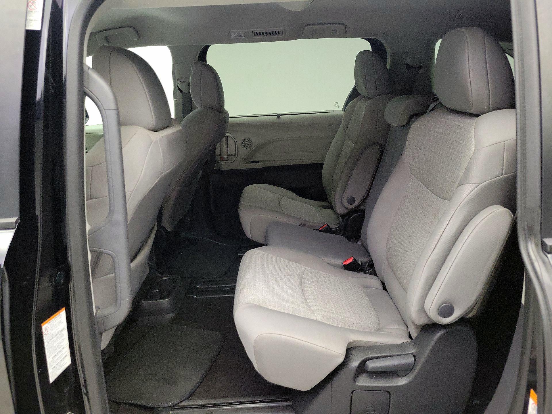 Thumbnail: 2024 Toyota Sienna - 18