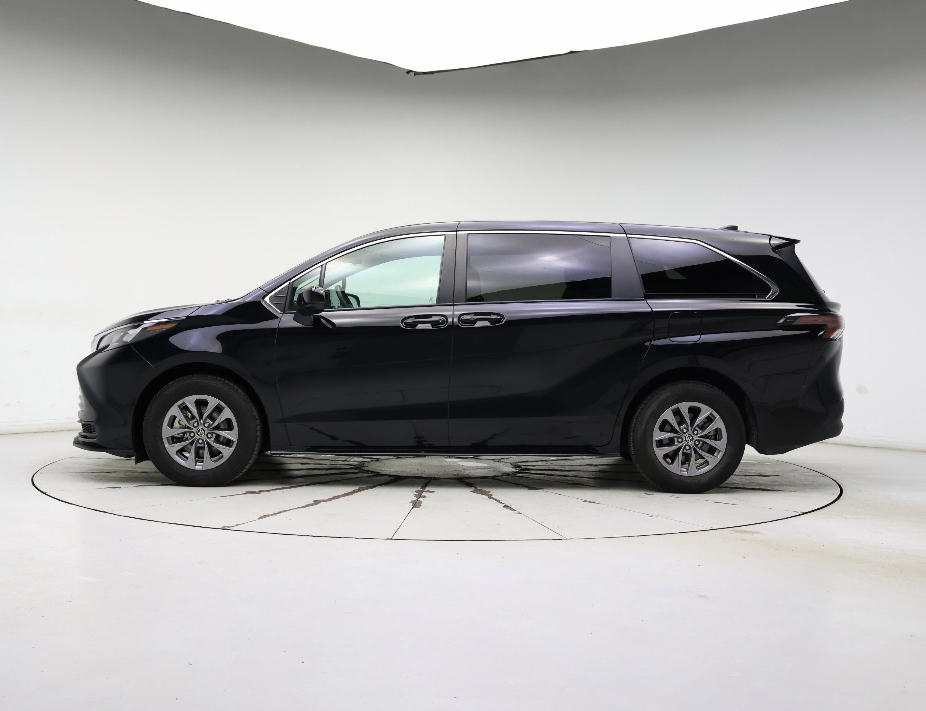 Thumbnail: 2024 Toyota Sienna - 3