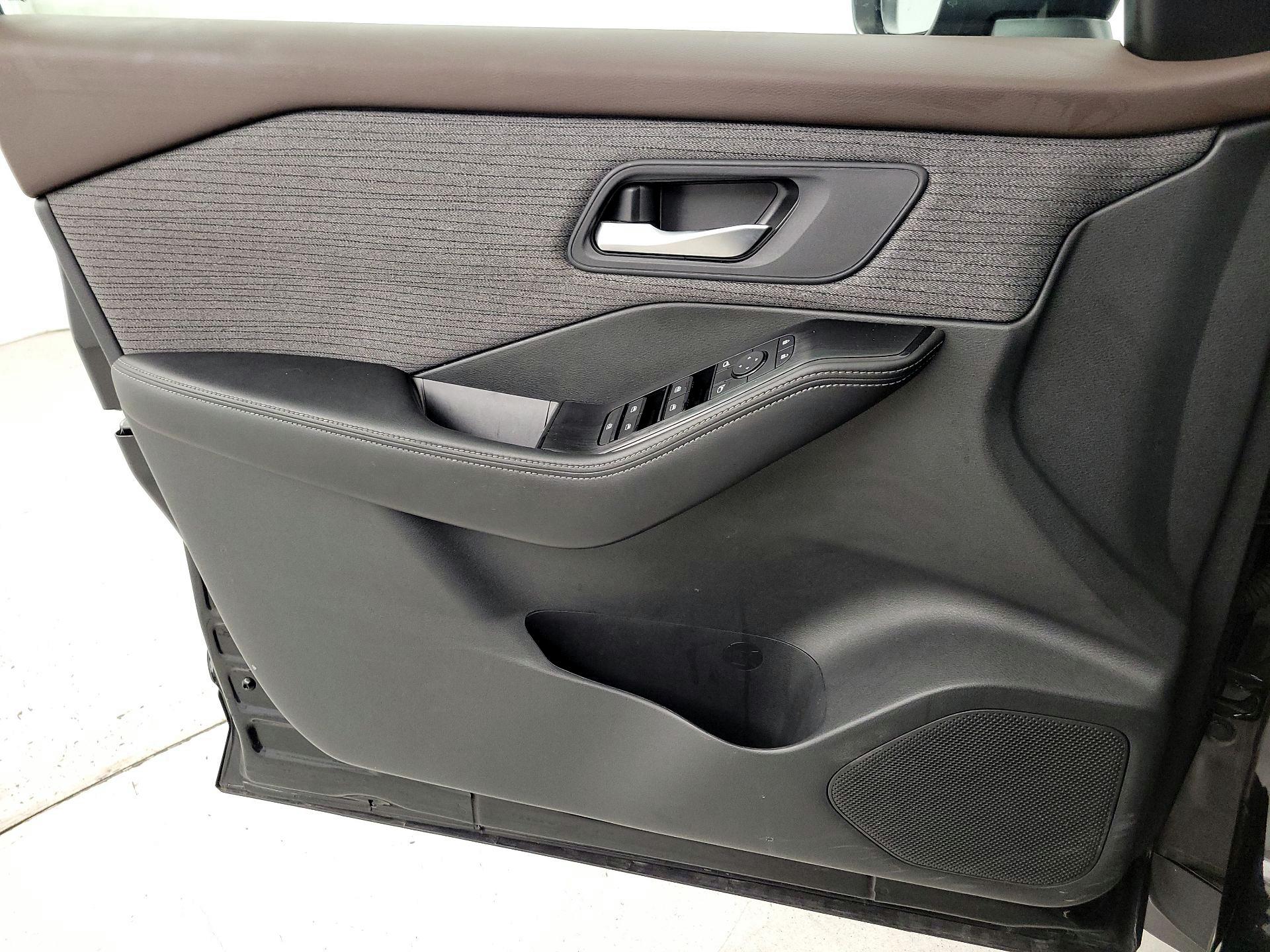 Thumbnail: 2023 Nissan Rogue - 12