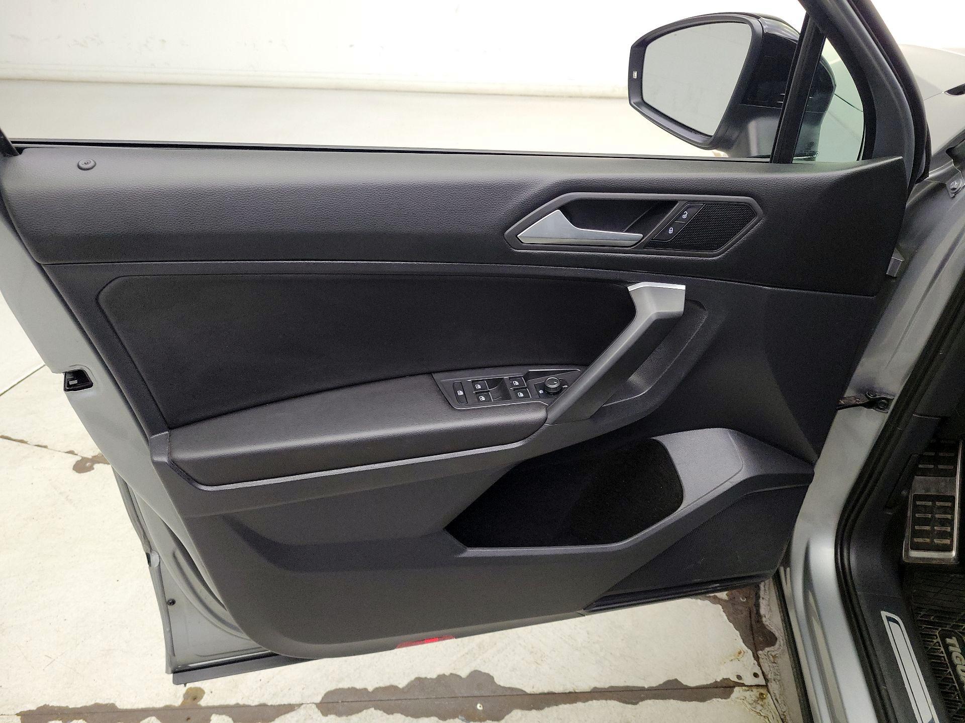 Thumbnail: 2021 Volkswagen Tiguan - 12