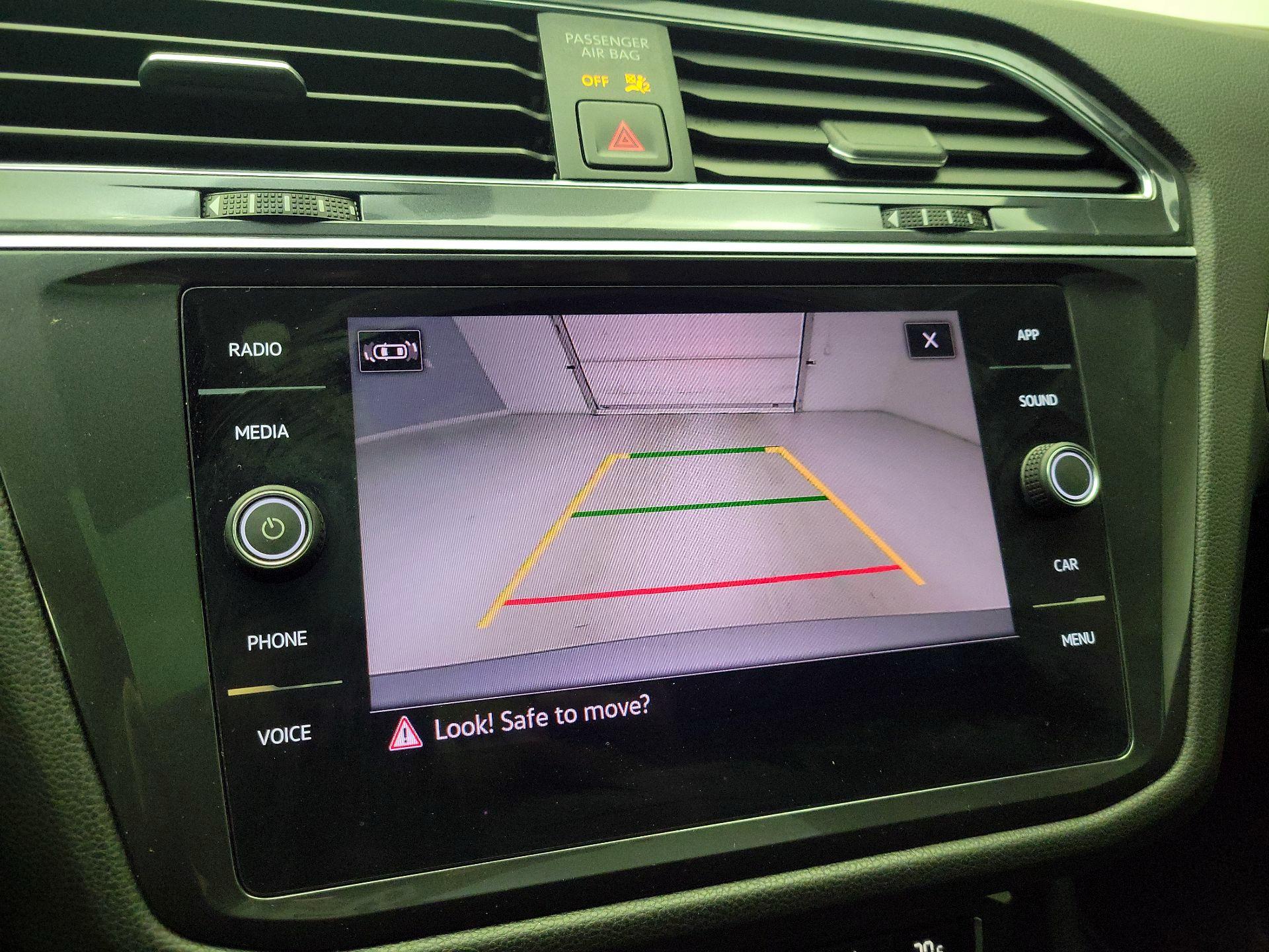 Thumbnail: 2021 Volkswagen Tiguan - 14