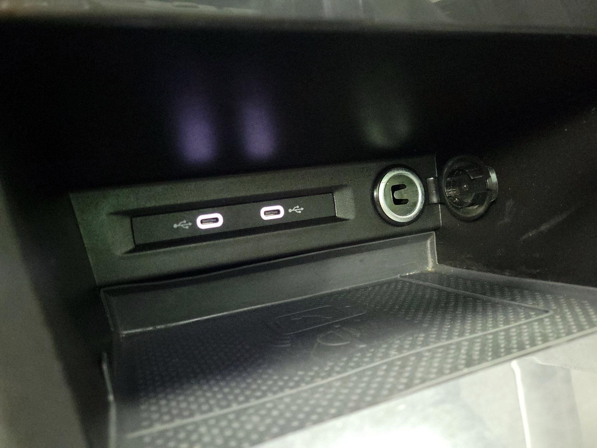 Thumbnail: 2021 Volkswagen Tiguan - 18