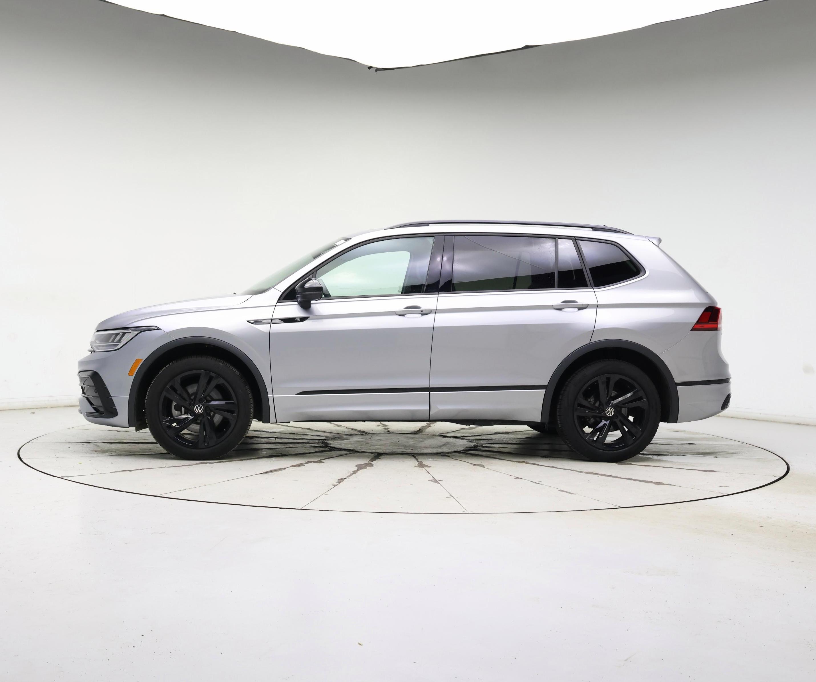 Thumbnail: 2024 Volkswagen Tiguan - 3