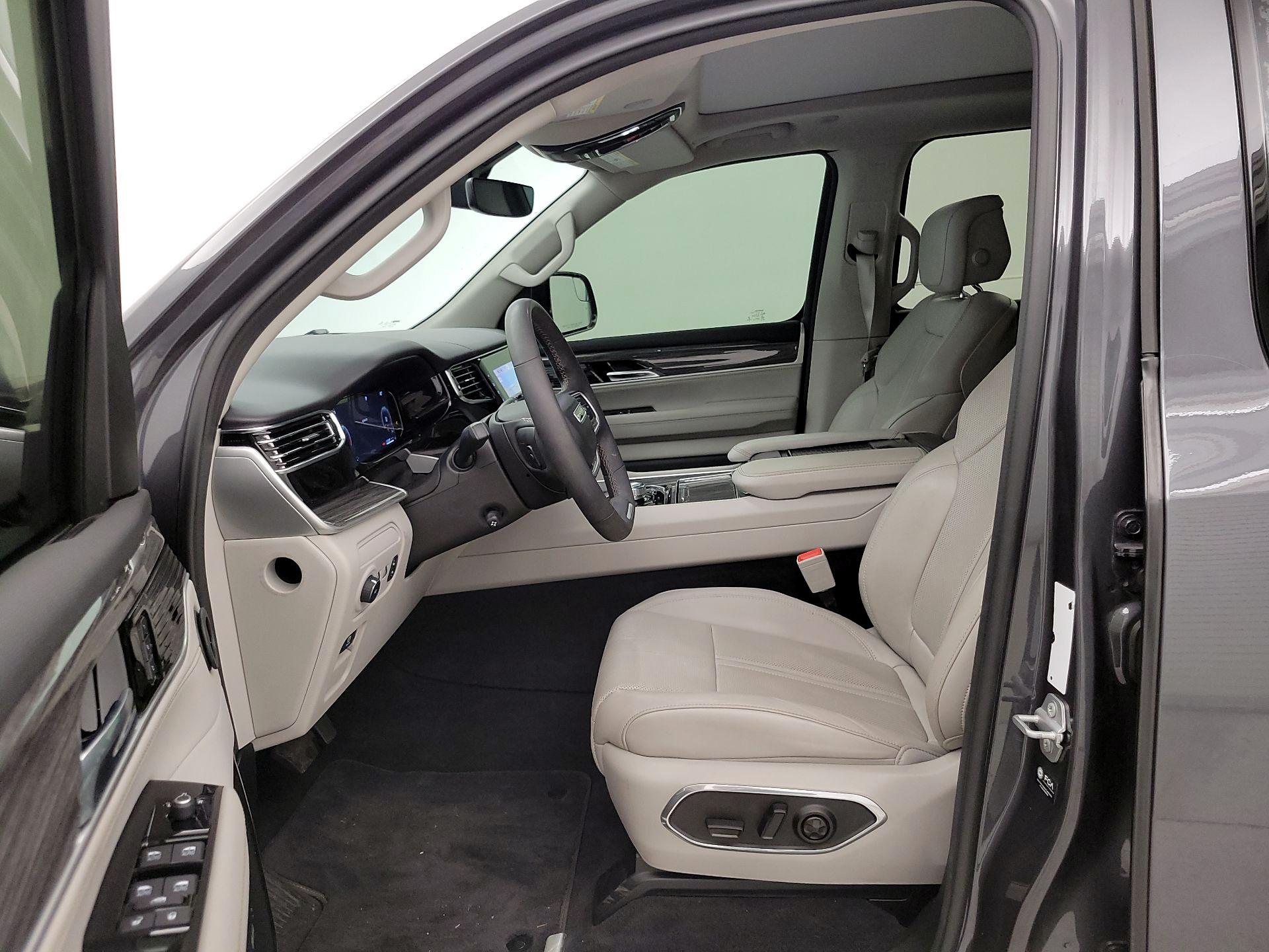 Thumbnail: 2022 Jeep Wagoneer - 11