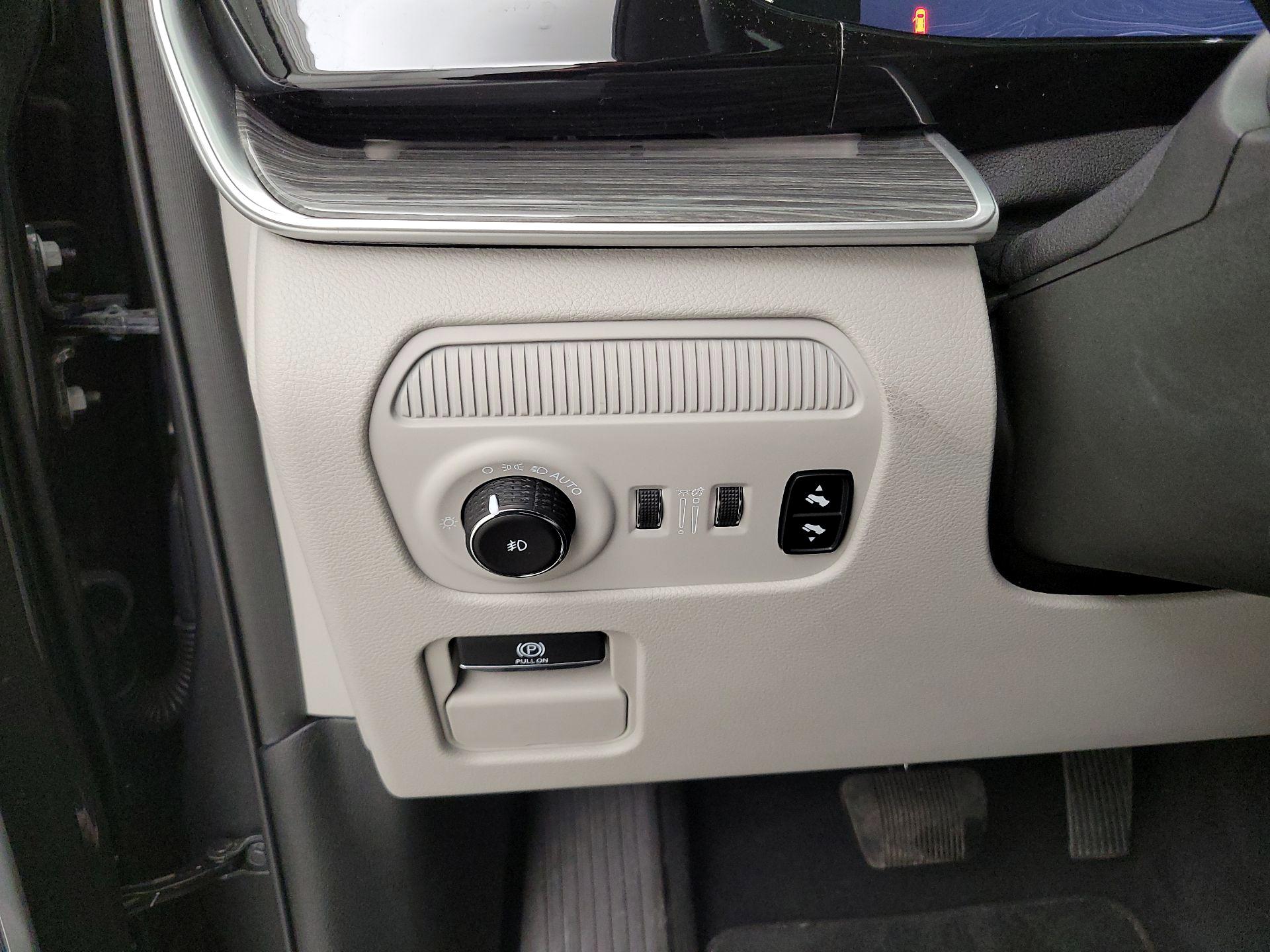 Thumbnail: 2022 Jeep Wagoneer - 13