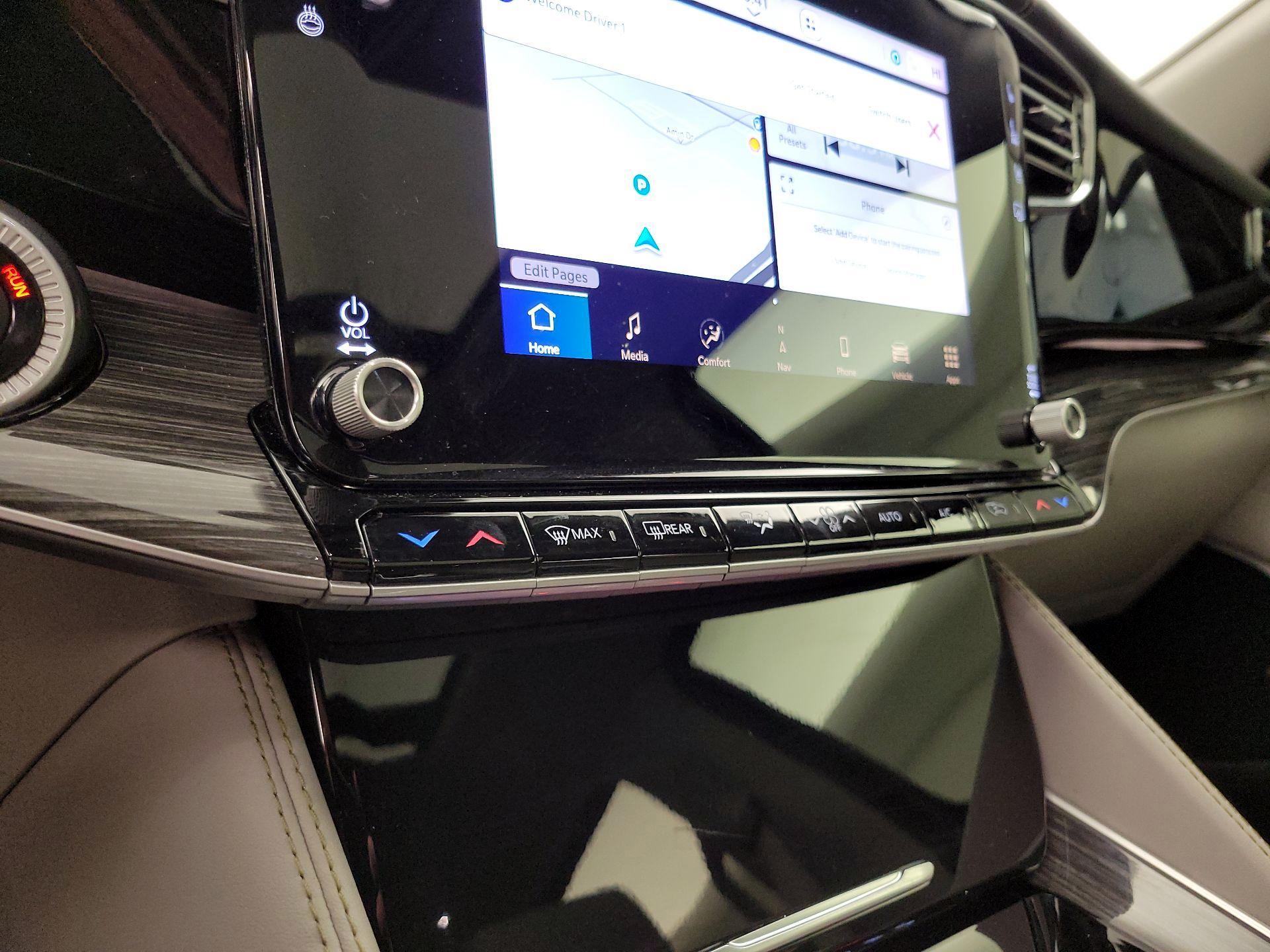 Thumbnail: 2022 Jeep Wagoneer - 17