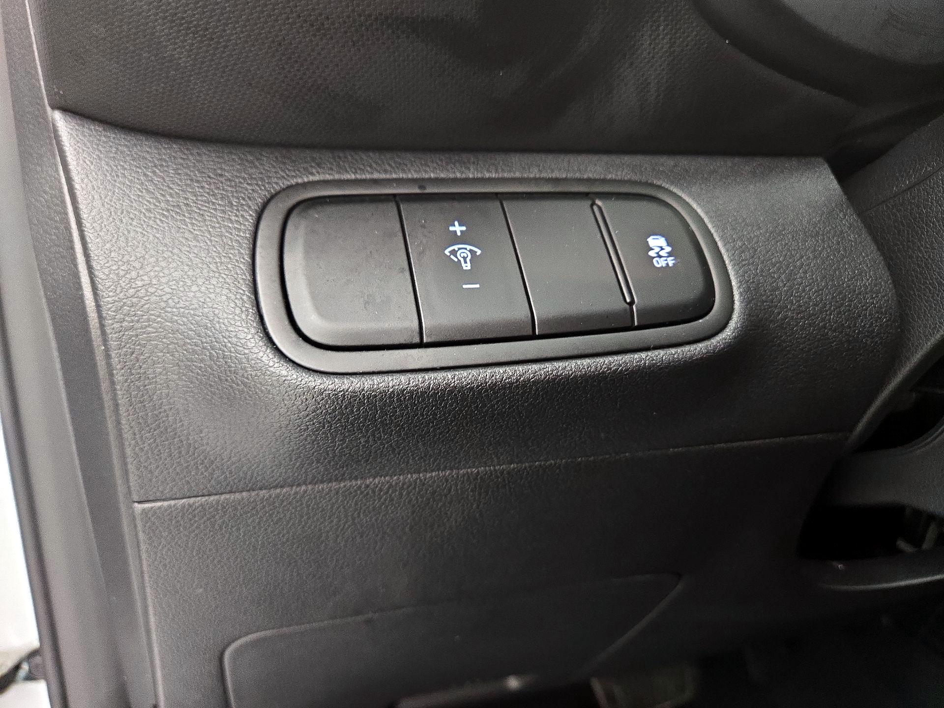 Thumbnail: 2023 Hyundai Venue - 13