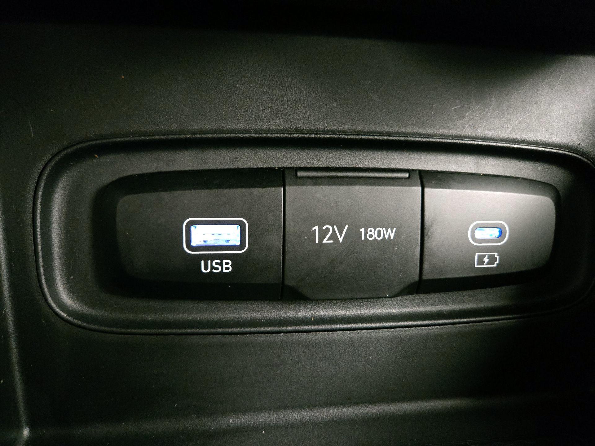 Thumbnail: 2023 Hyundai Venue - 18