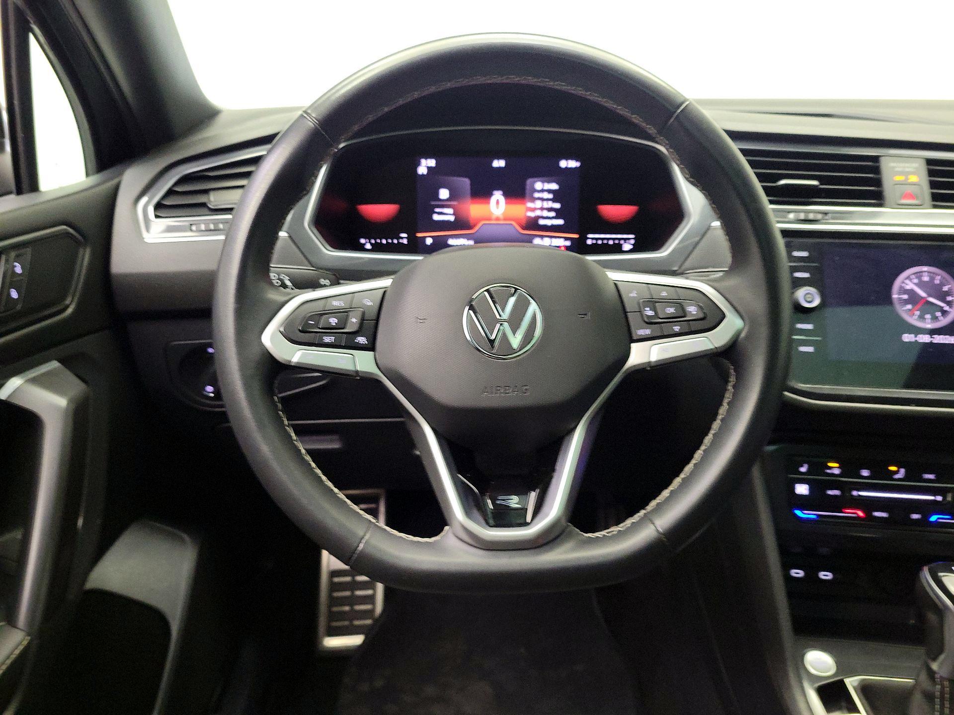 Thumbnail: 2023 Volkswagen Tiguan - 10