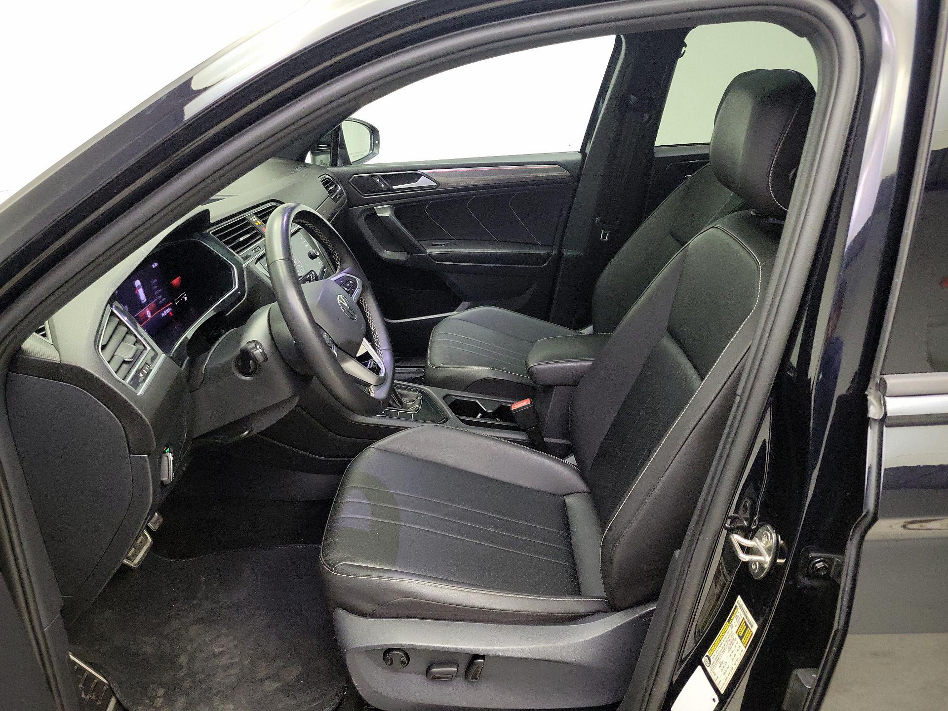 Thumbnail: 2023 Volkswagen Tiguan - 11