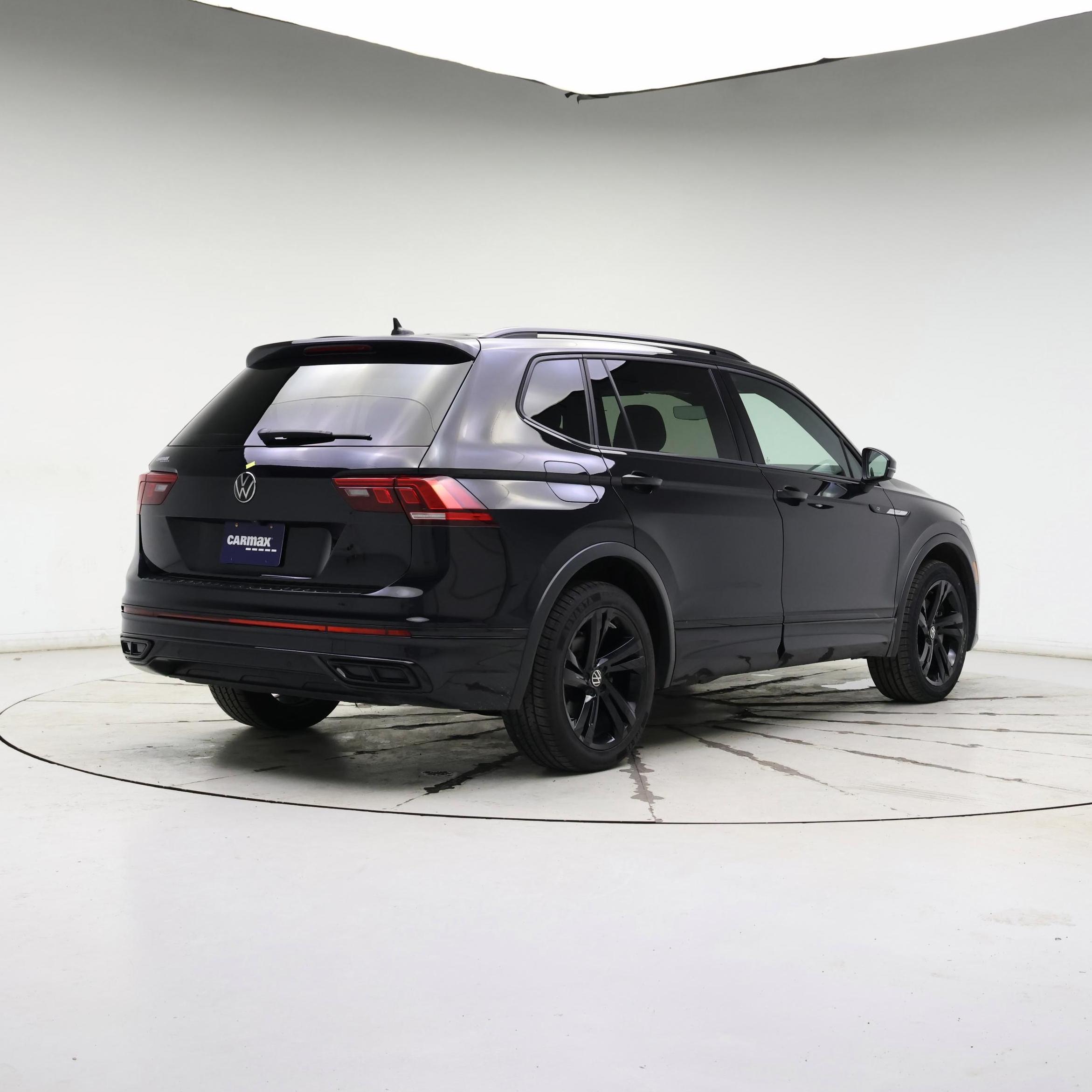 Thumbnail: 2023 Volkswagen Tiguan - 8