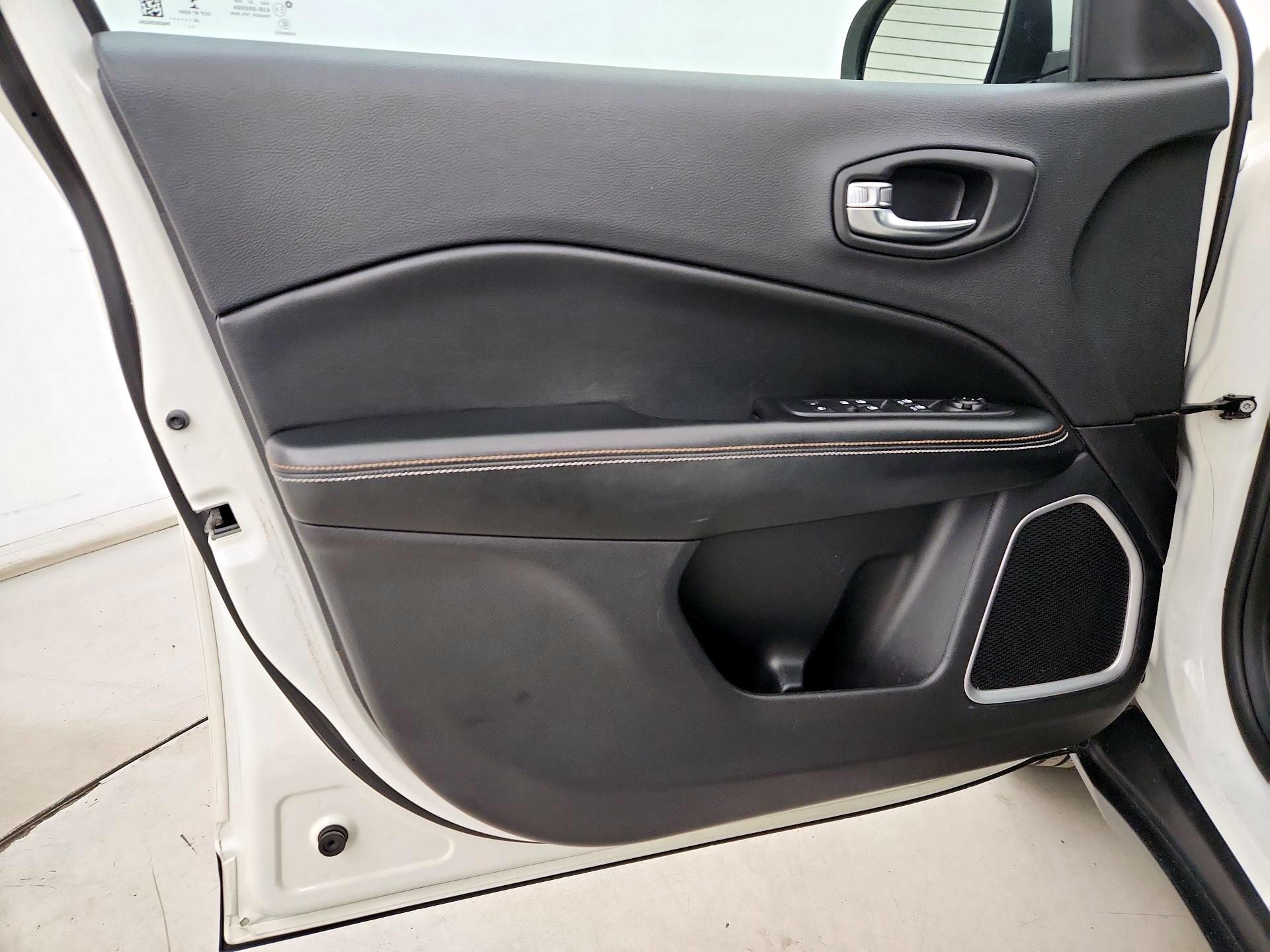 Thumbnail: 2021 Jeep Compass - 12