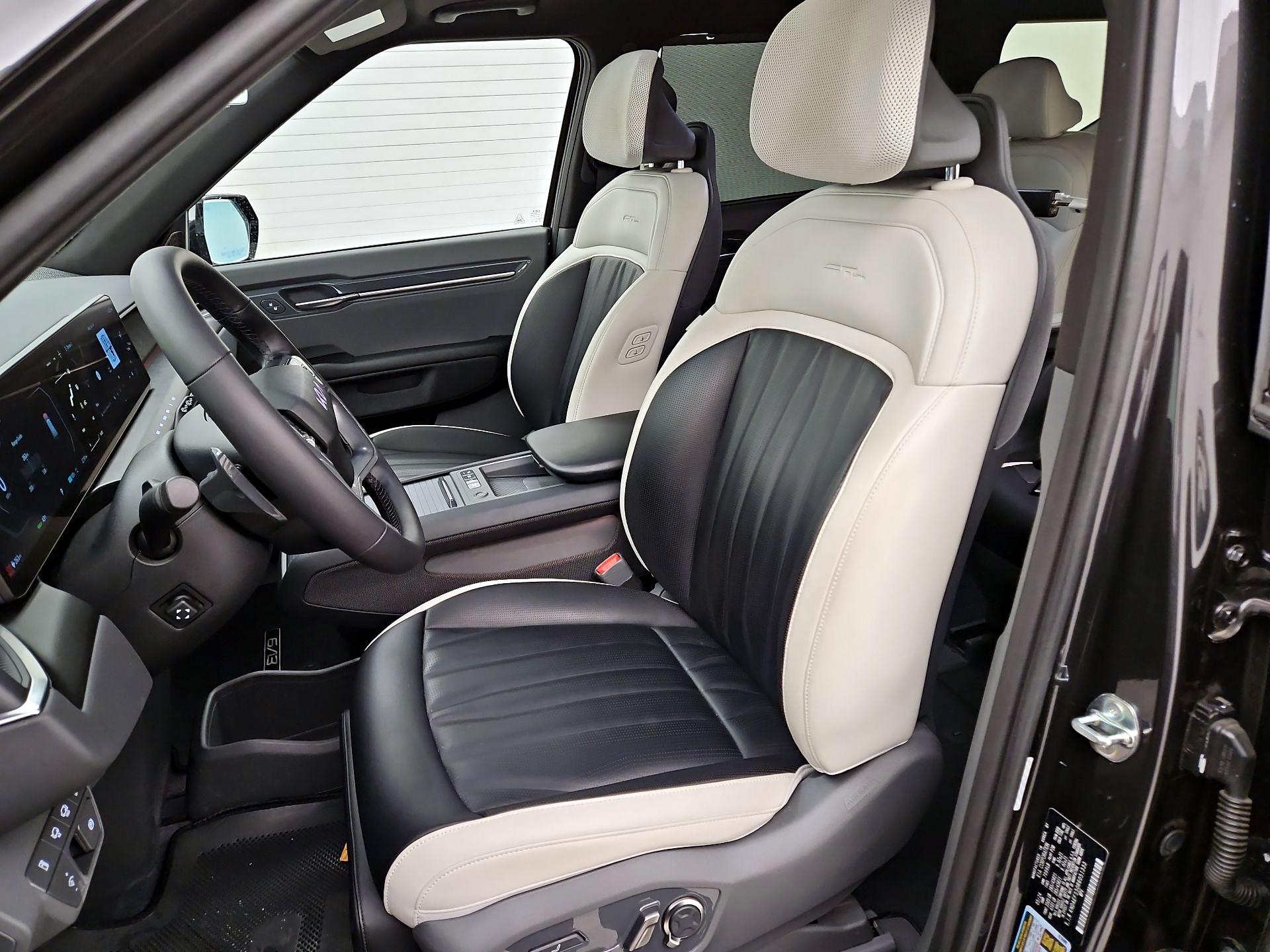 Thumbnail: 2024 Kia EV9 - 11