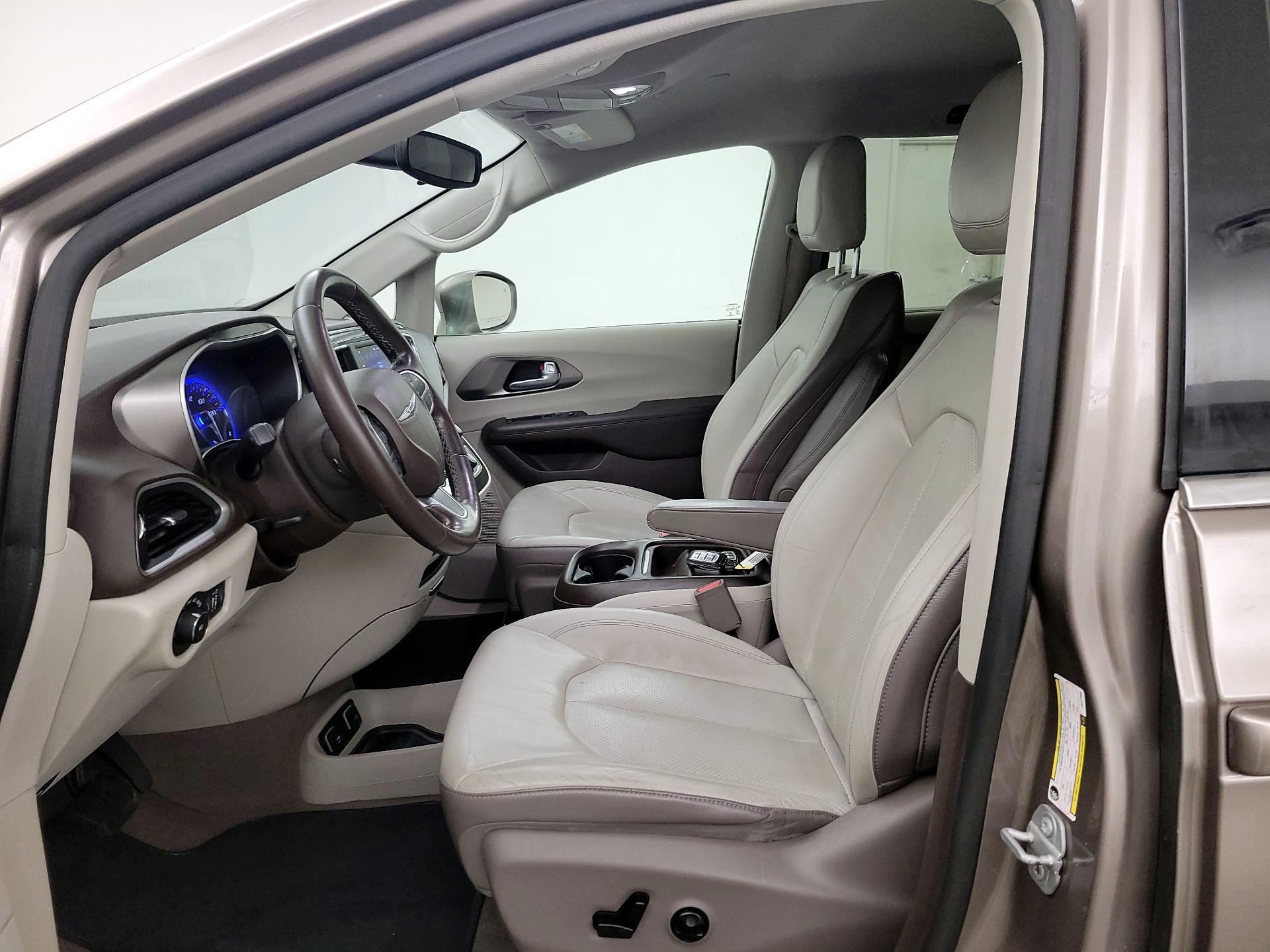 Thumbnail: 2018 Chrysler Pacifica - 11