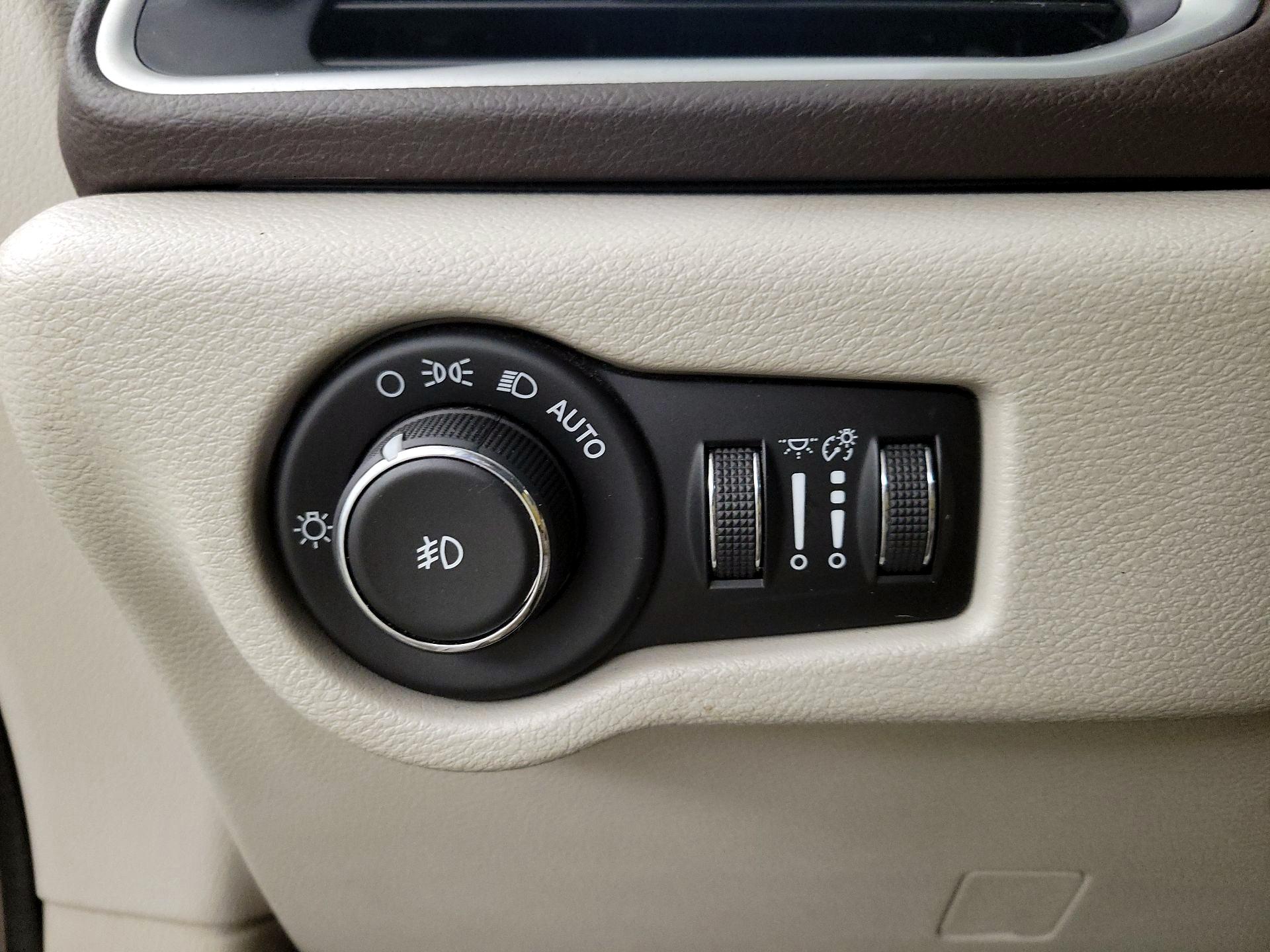 Thumbnail: 2018 Chrysler Pacifica - 13