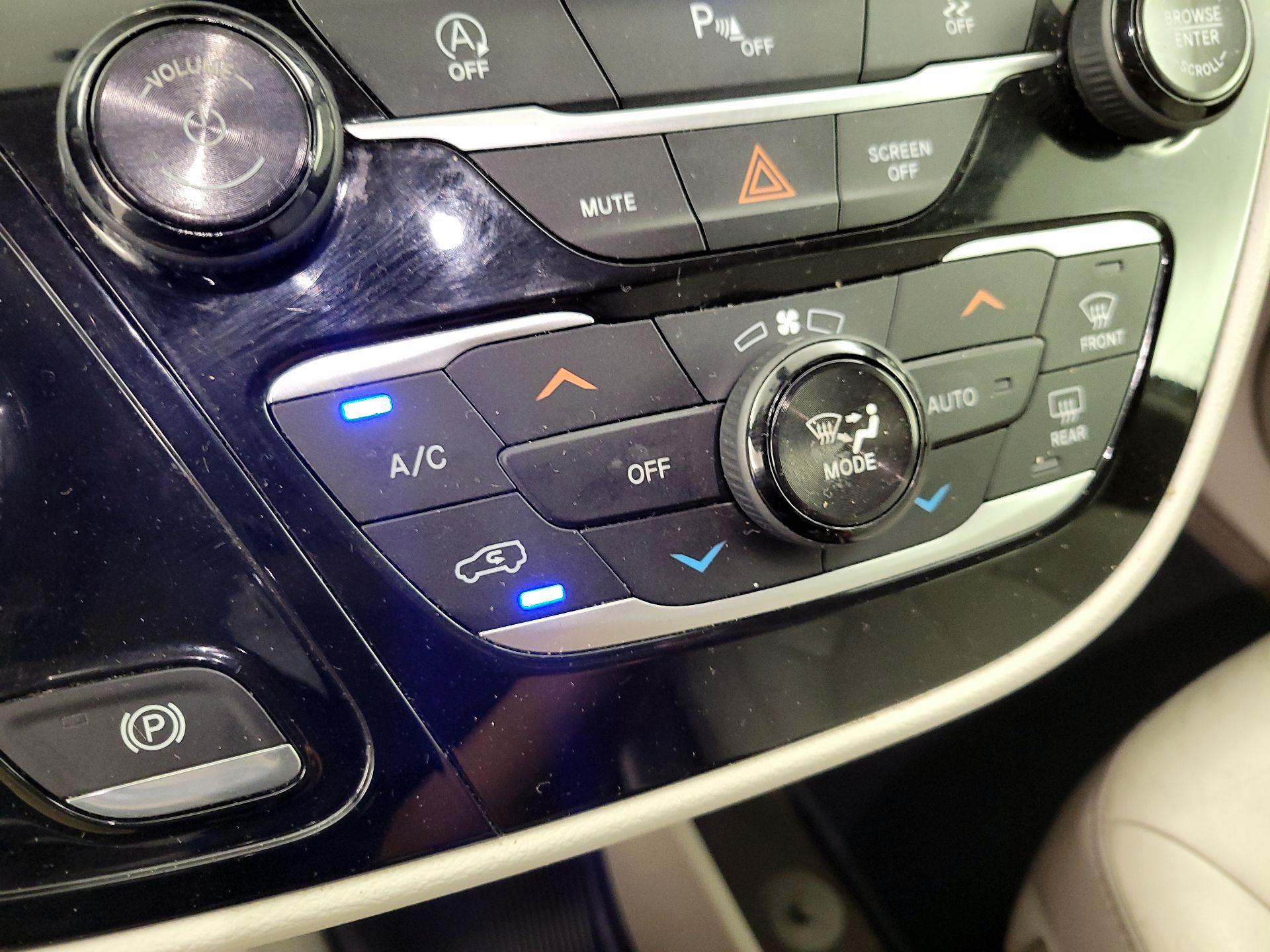 Thumbnail: 2018 Chrysler Pacifica - 16