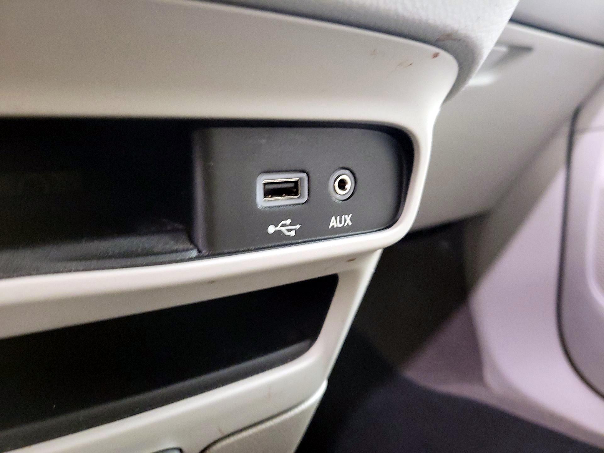 Thumbnail: 2018 Chrysler Pacifica - 18