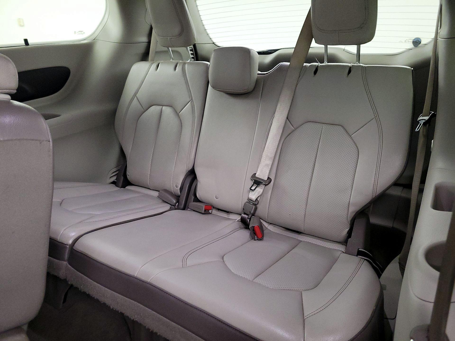 Thumbnail: 2018 Chrysler Pacifica - 20