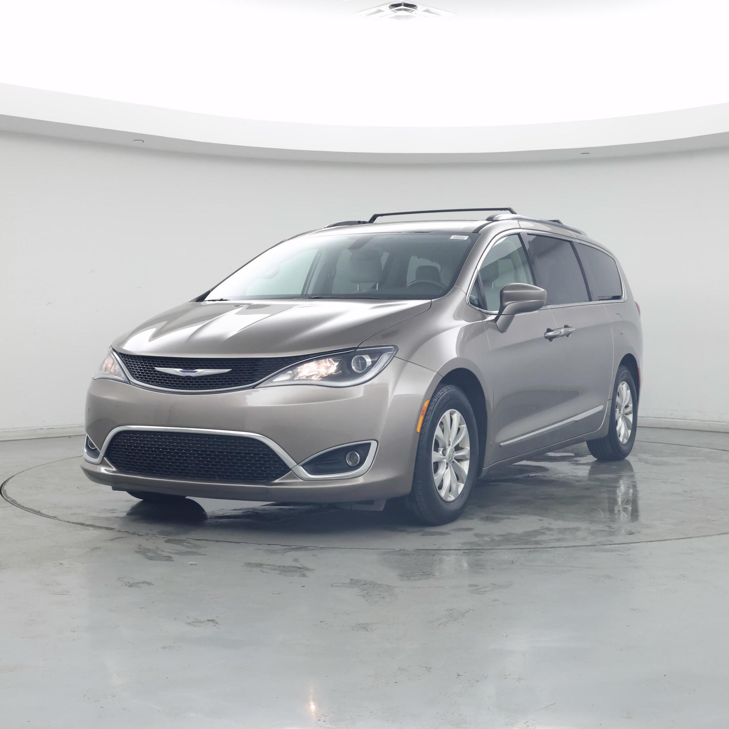 Thumbnail: 2018 Chrysler Pacifica - 4