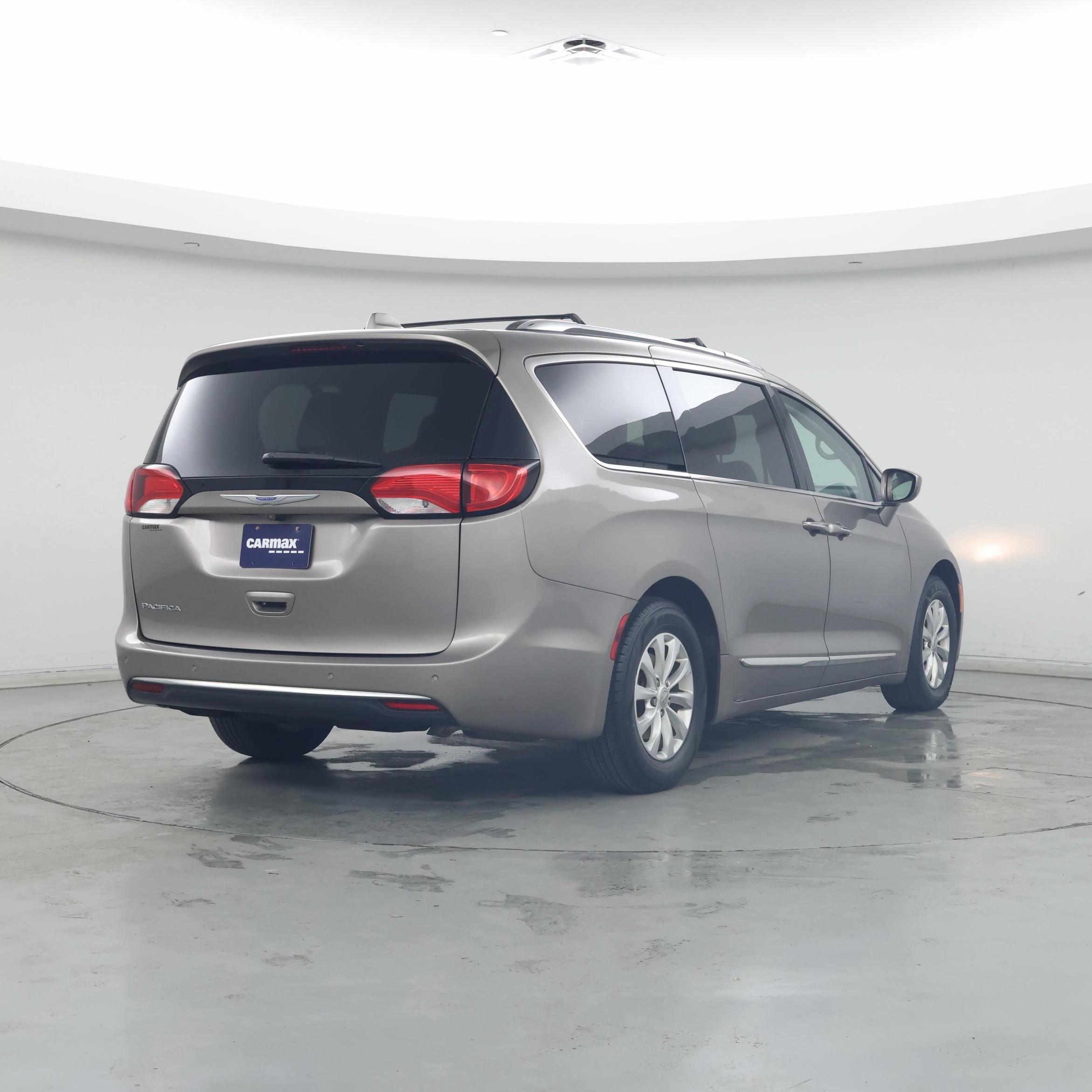 Thumbnail: 2018 Chrysler Pacifica - 8