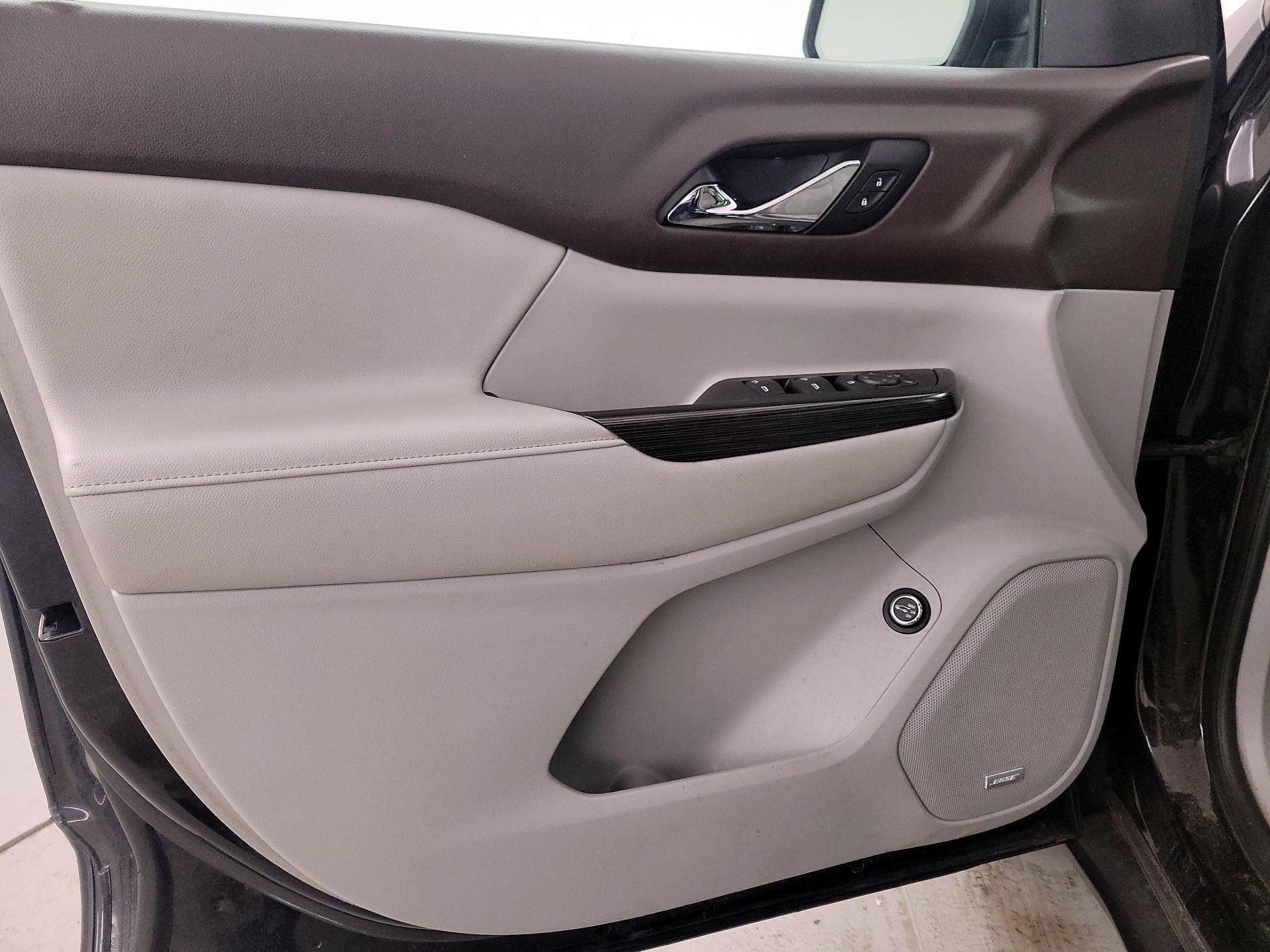 Thumbnail: 2018 GMC Acadia - 12