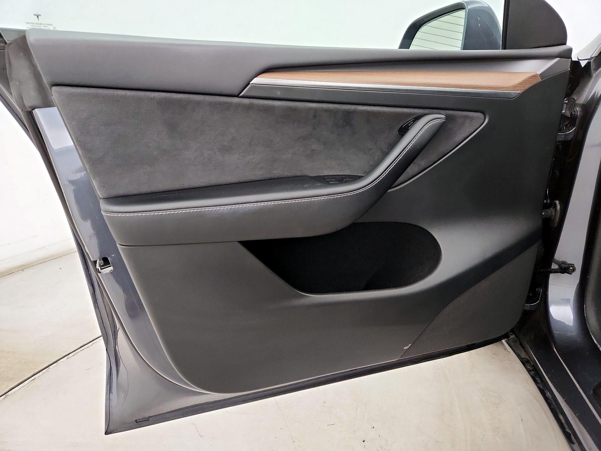 Thumbnail: 2023 Tesla Model Y - 12