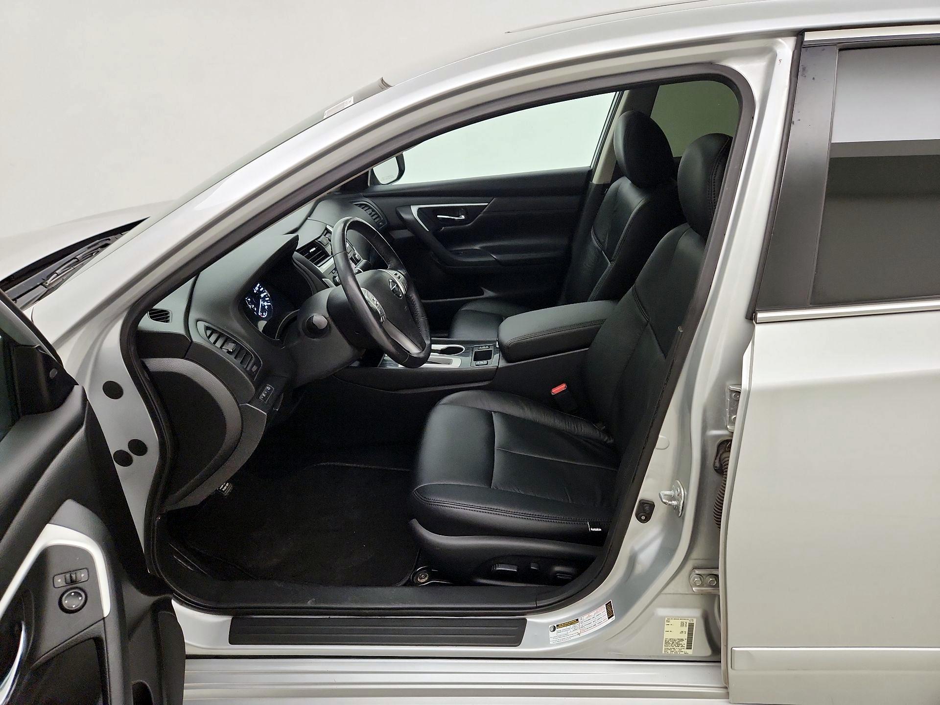 Thumbnail: 2017 Nissan Altima - 11