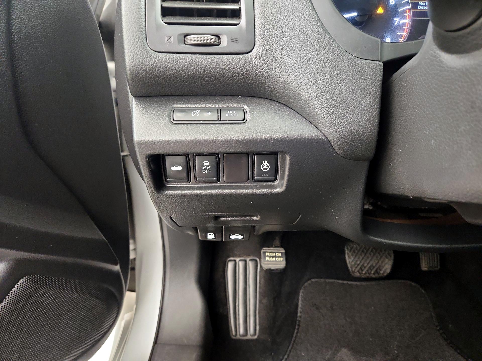 Thumbnail: 2017 Nissan Altima - 13