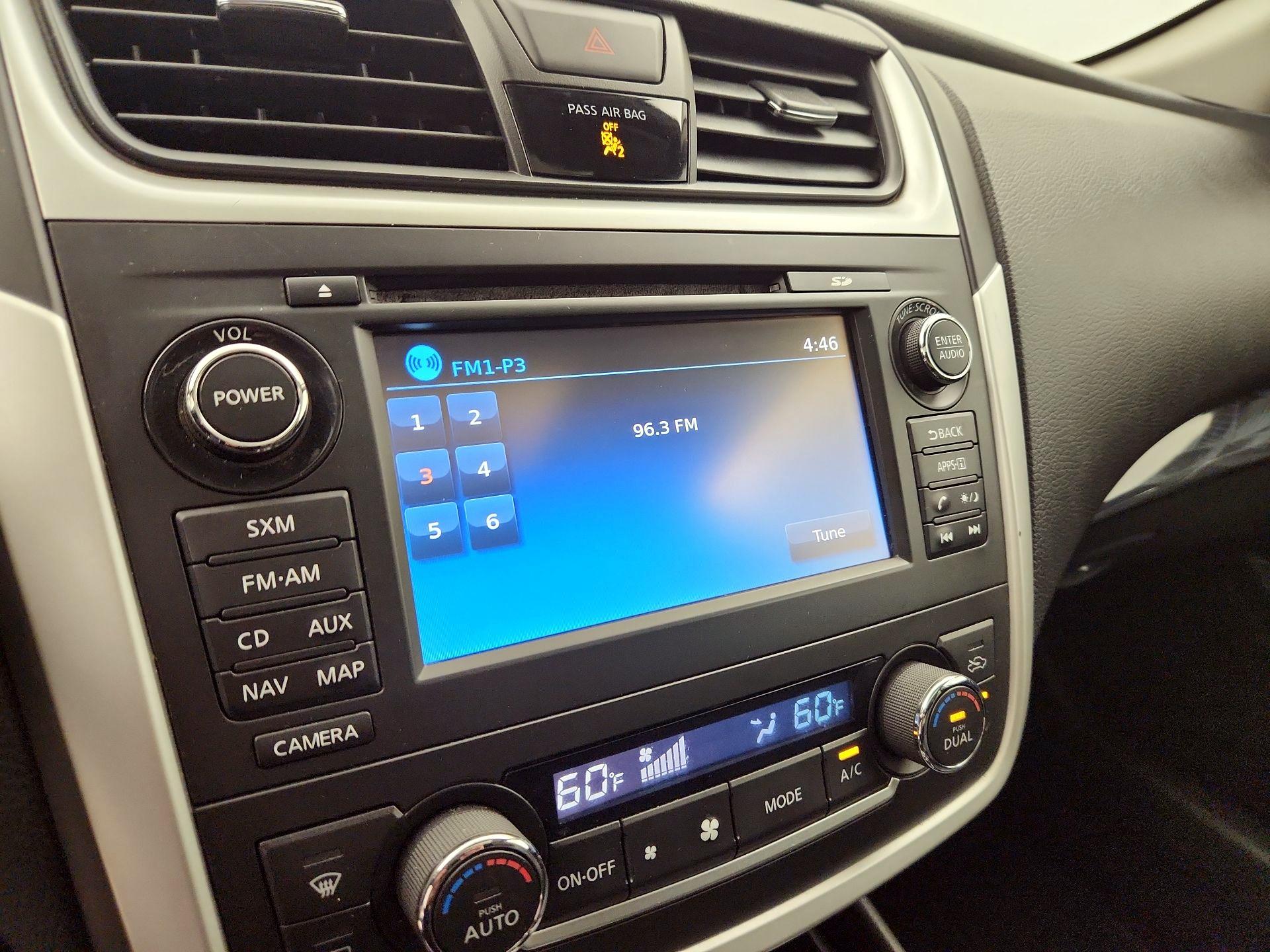 Thumbnail: 2017 Nissan Altima - 16