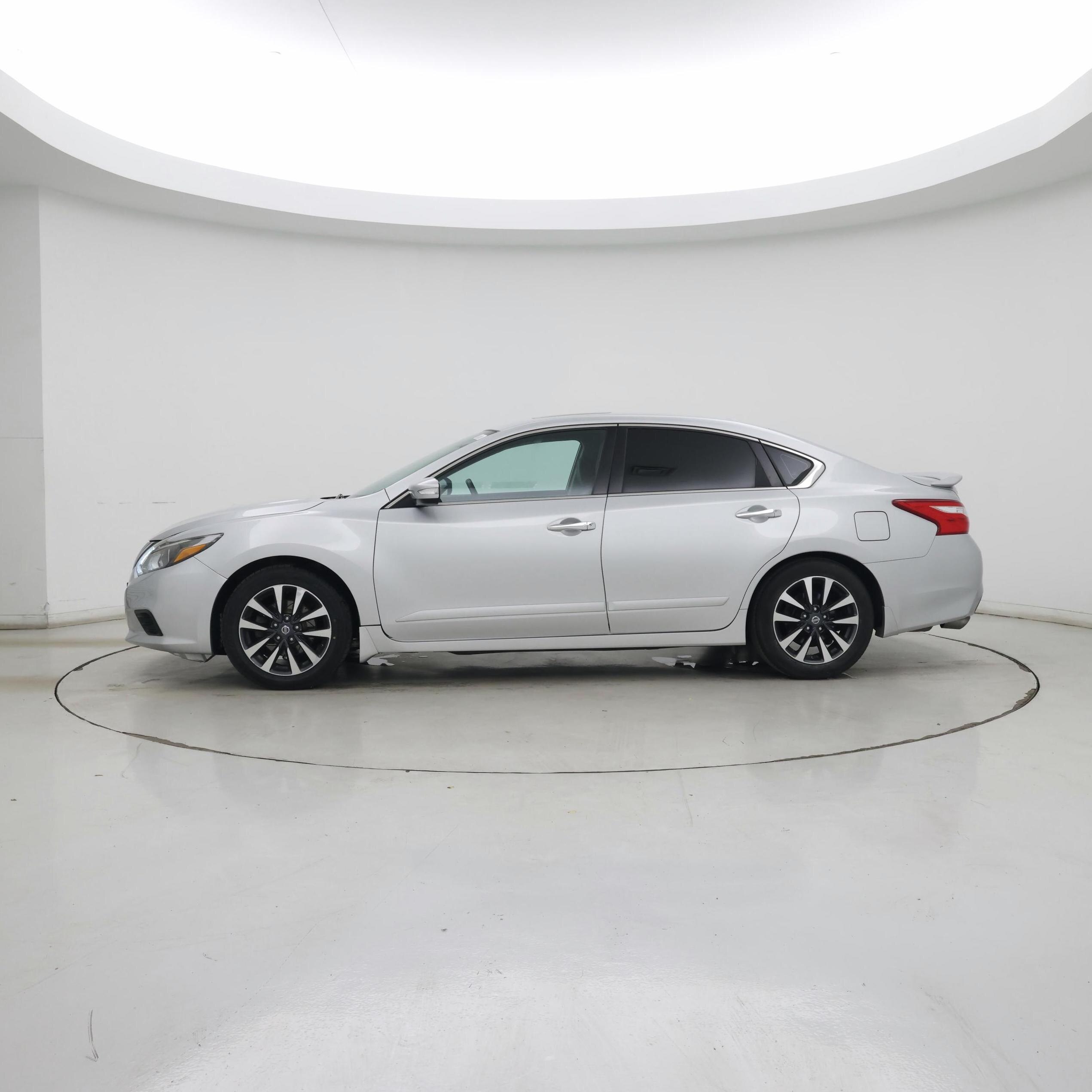 Thumbnail: 2017 Nissan Altima - 3