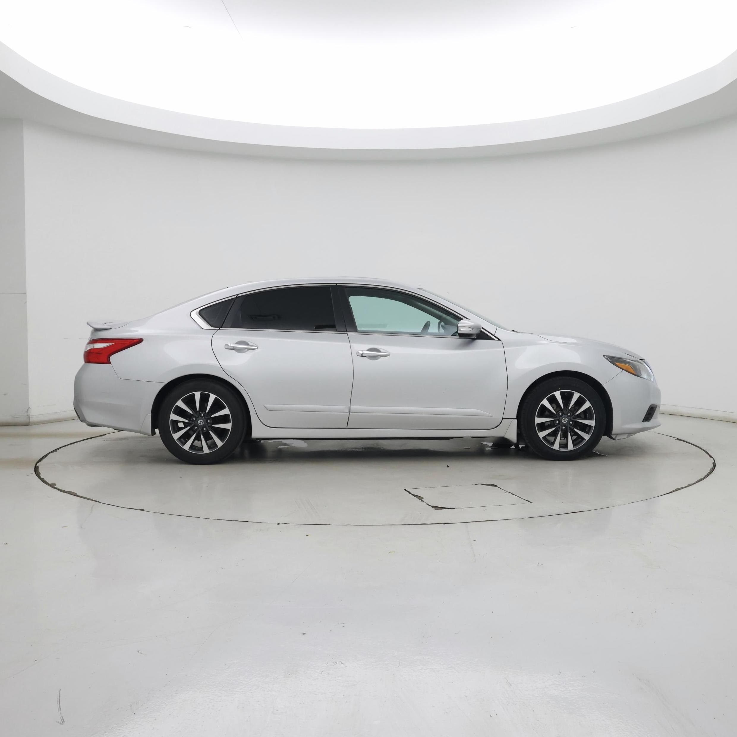 Thumbnail: 2017 Nissan Altima - 7