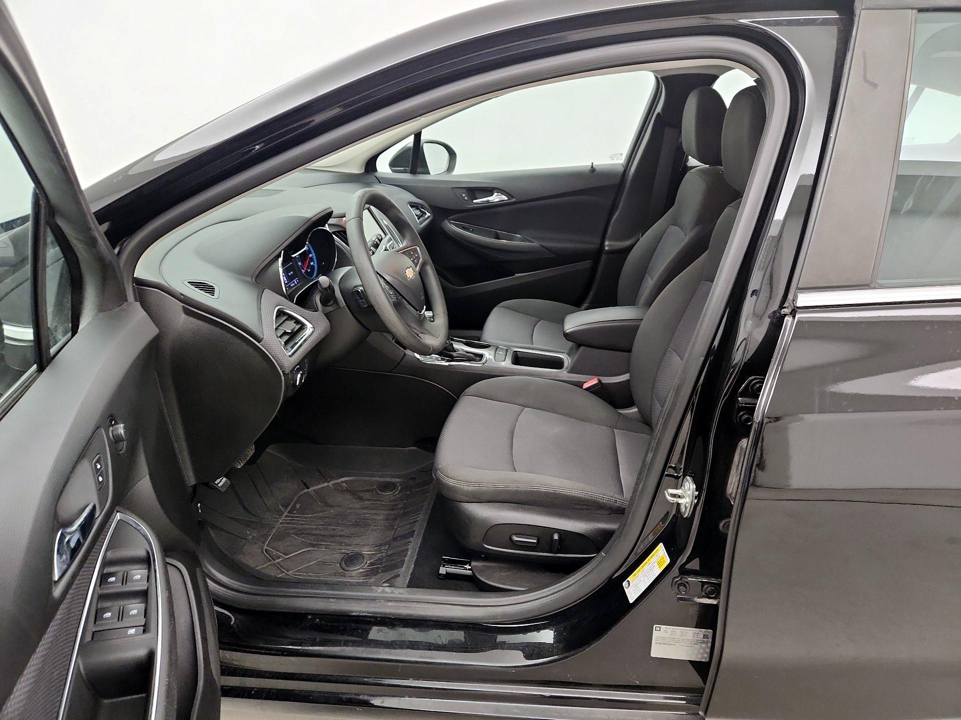 Thumbnail: 2018 Chevrolet Cruze - 11