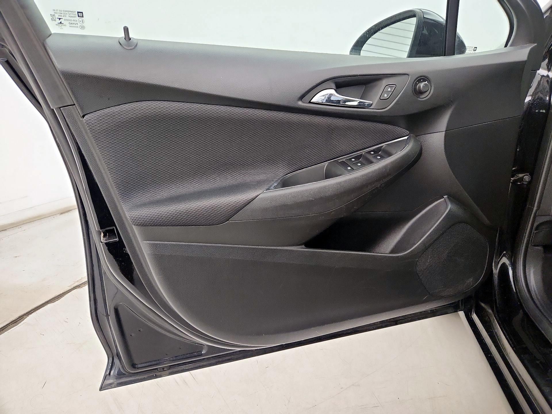 Thumbnail: 2018 Chevrolet Cruze - 12