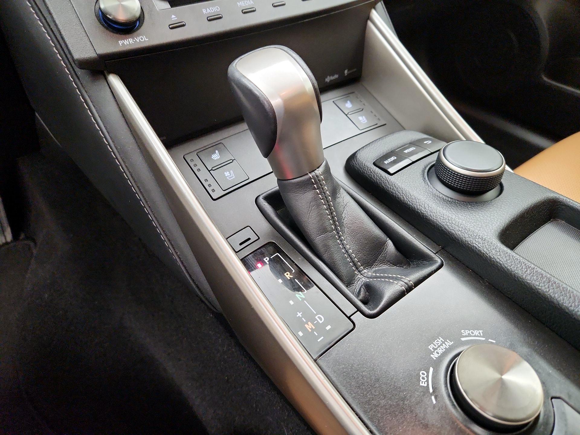 Thumbnail: 2016 Lexus IS - 17