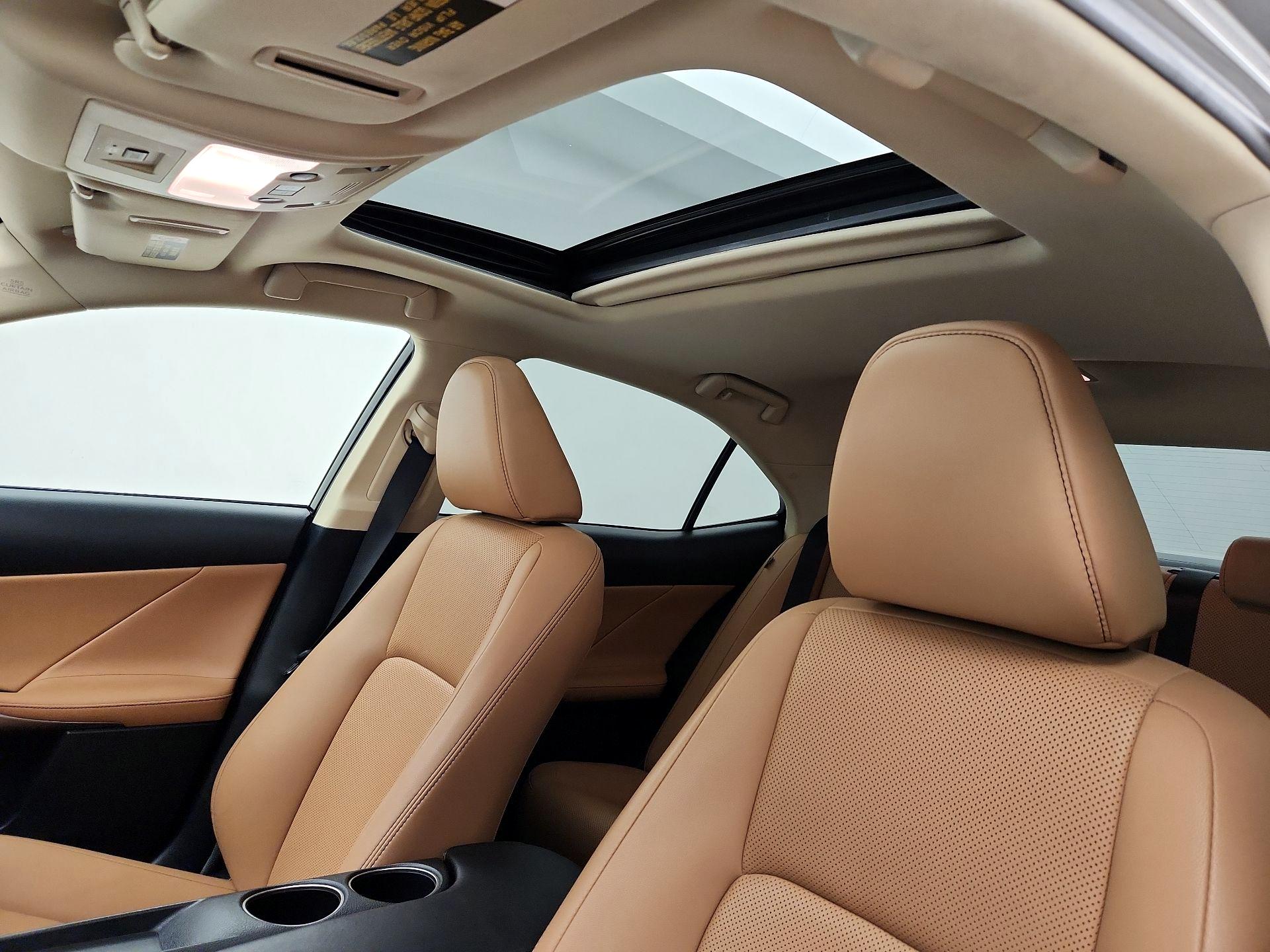 Thumbnail: 2016 Lexus IS - 19