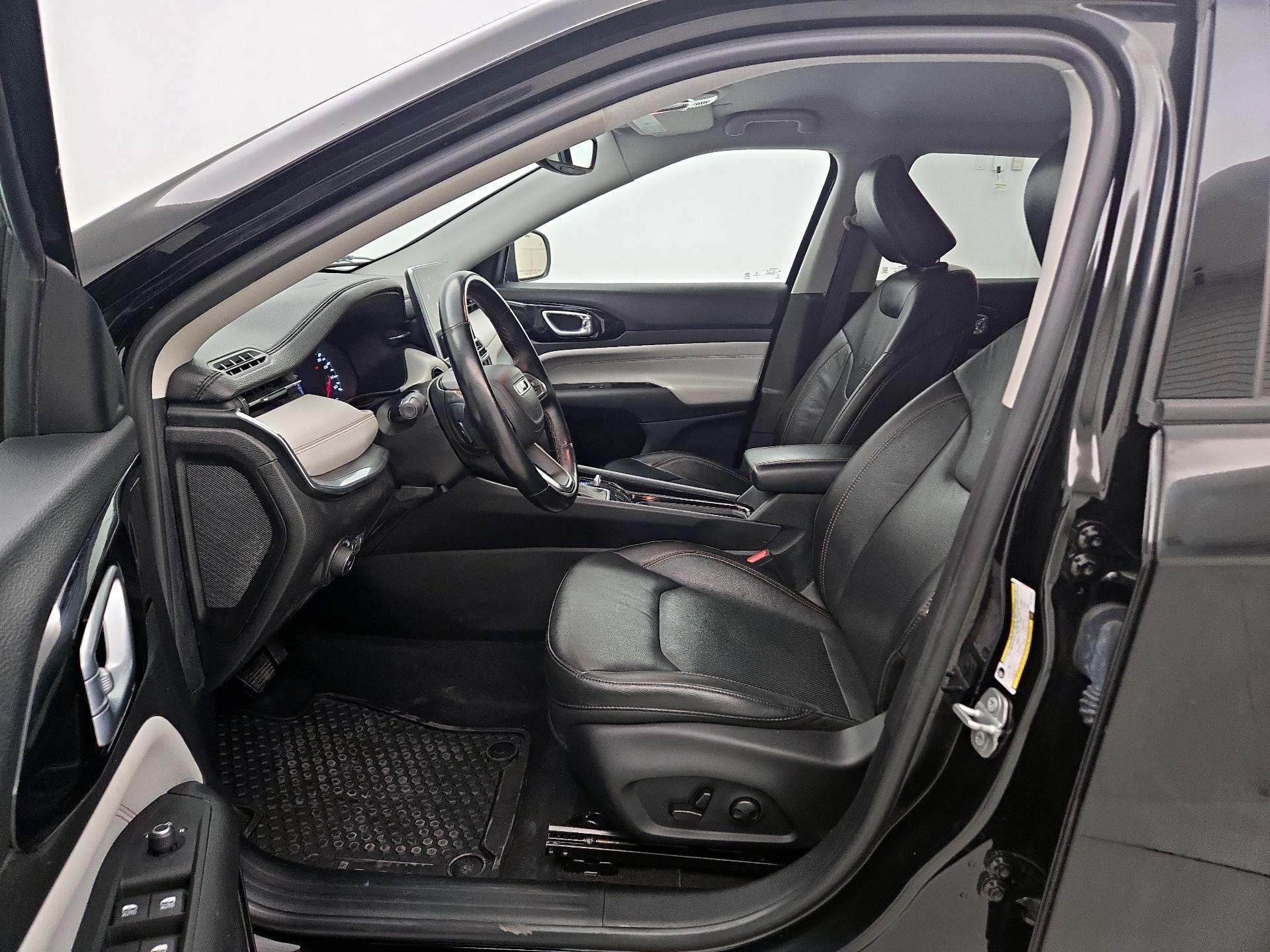 Thumbnail: 2022 Jeep Compass - 11