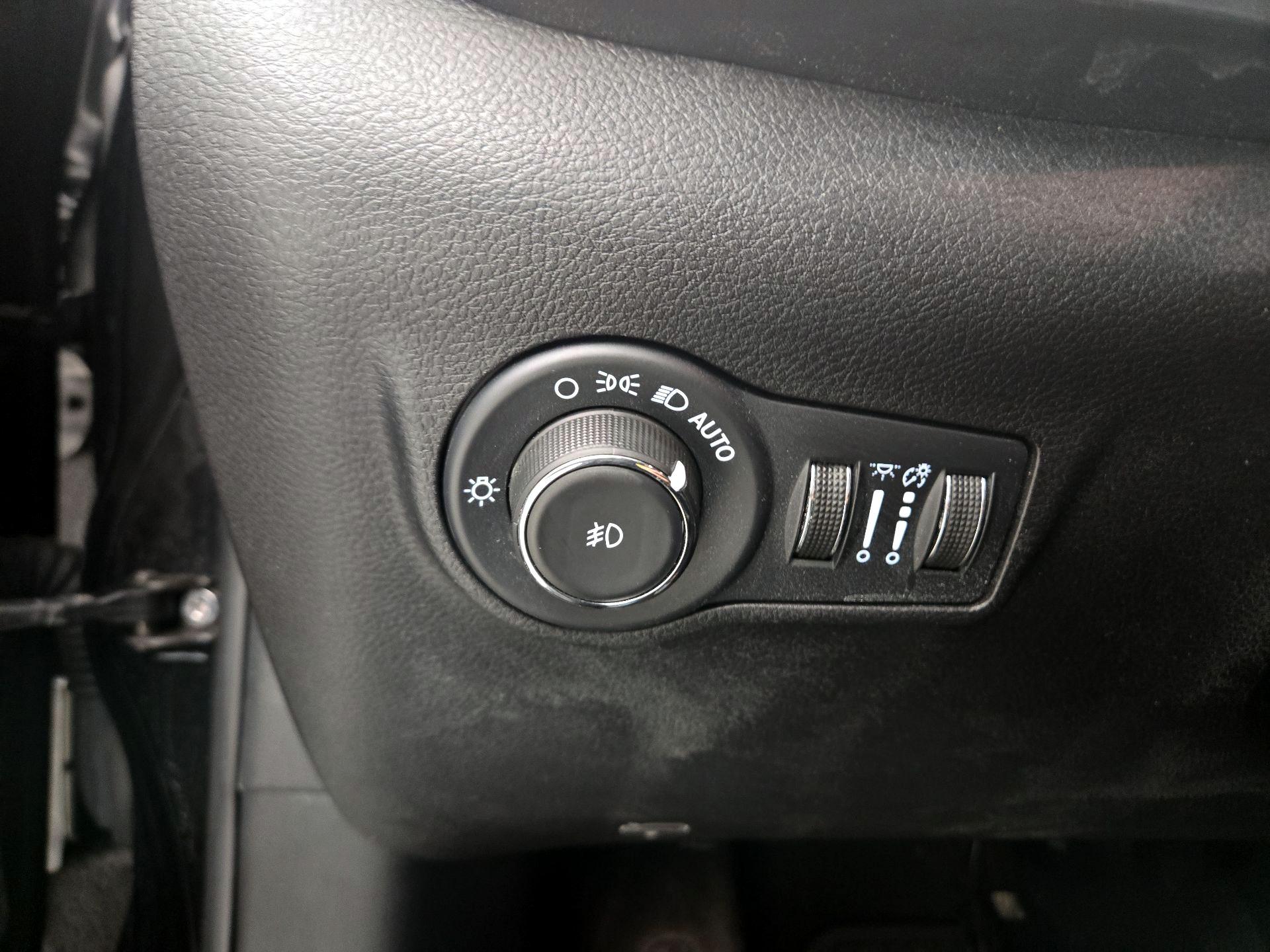 Thumbnail: 2022 Jeep Compass - 13