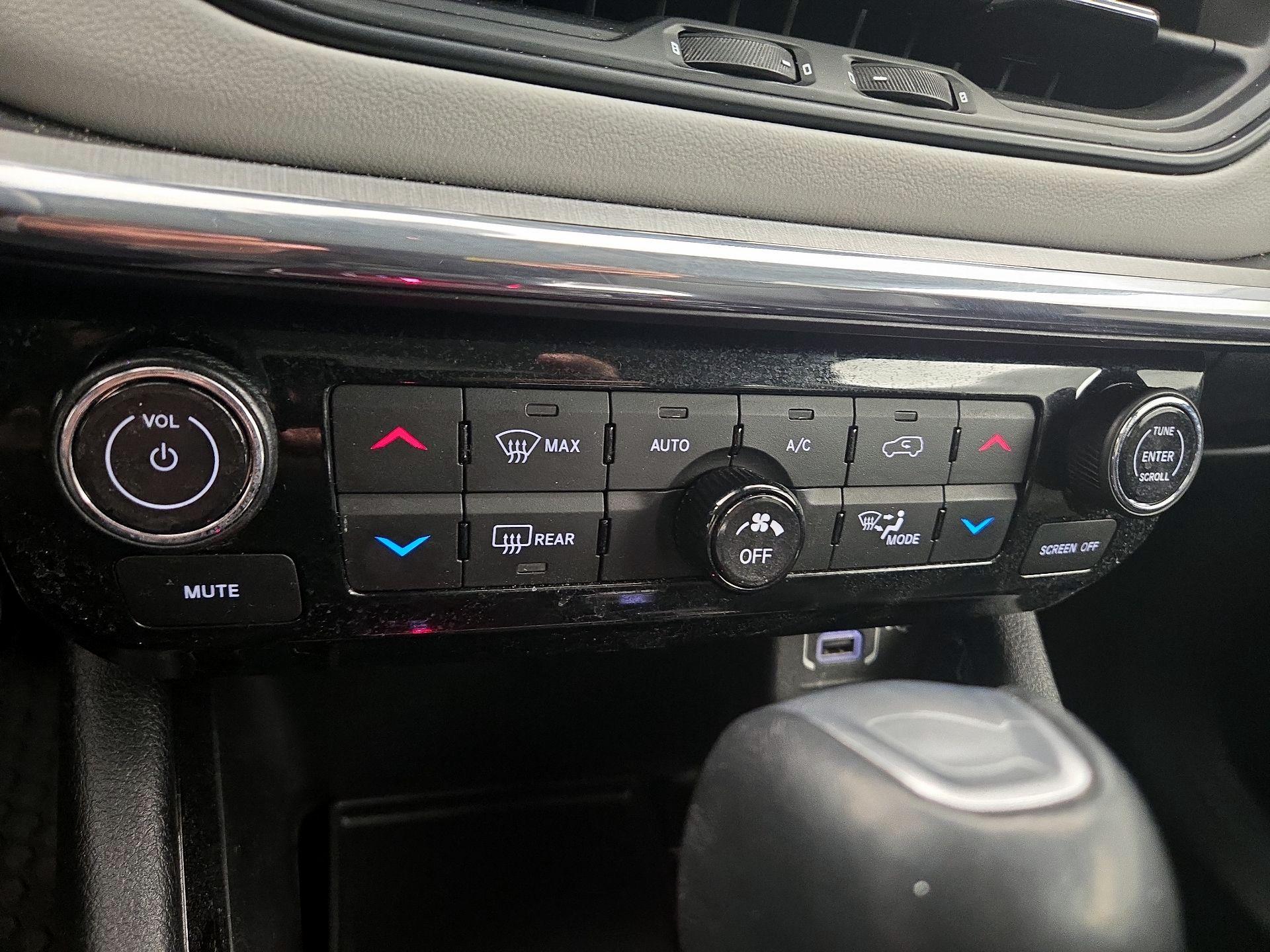 Thumbnail: 2022 Jeep Compass - 16